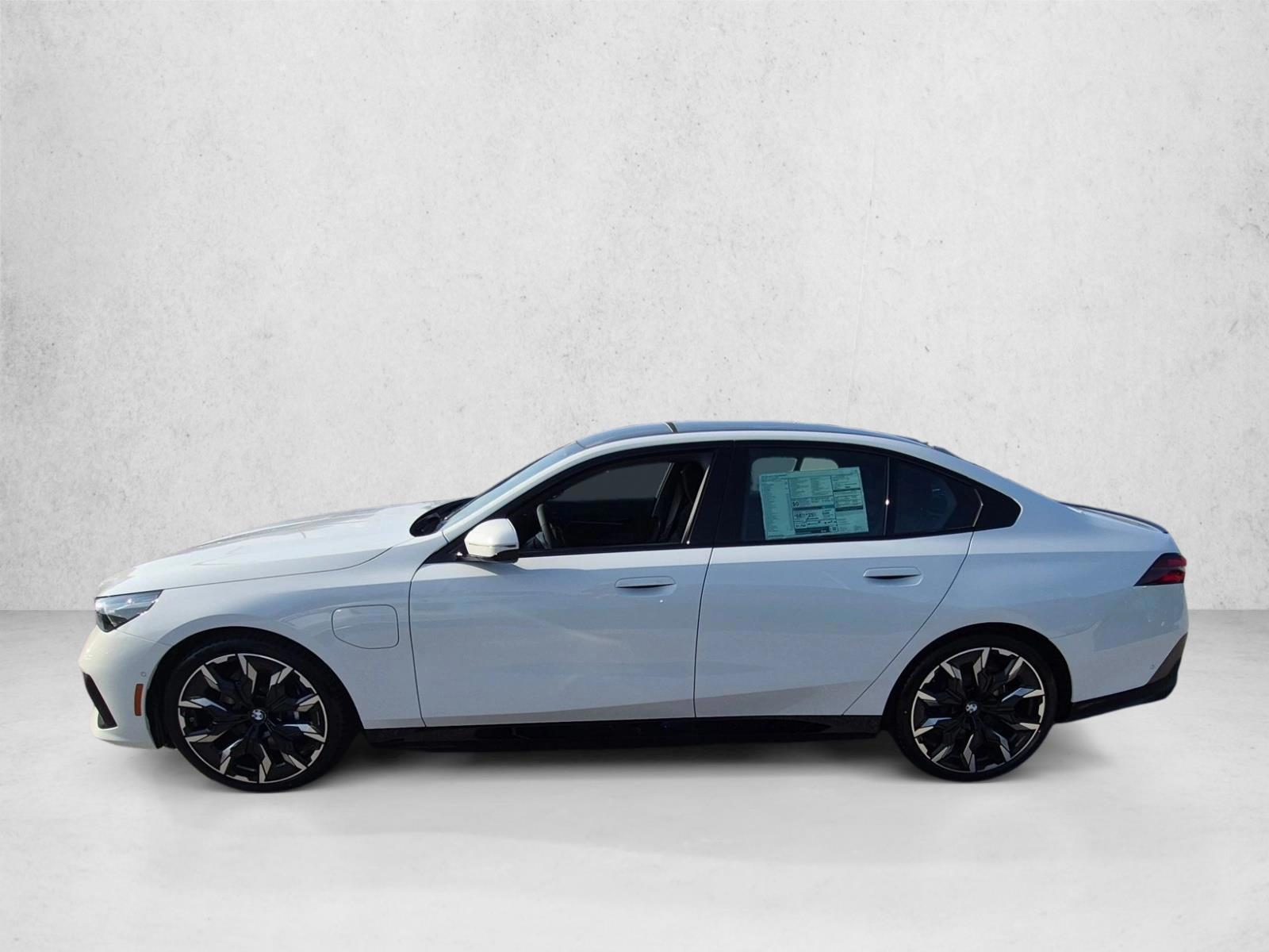 Thumbnail: 2027 BMW 5 Series - 2