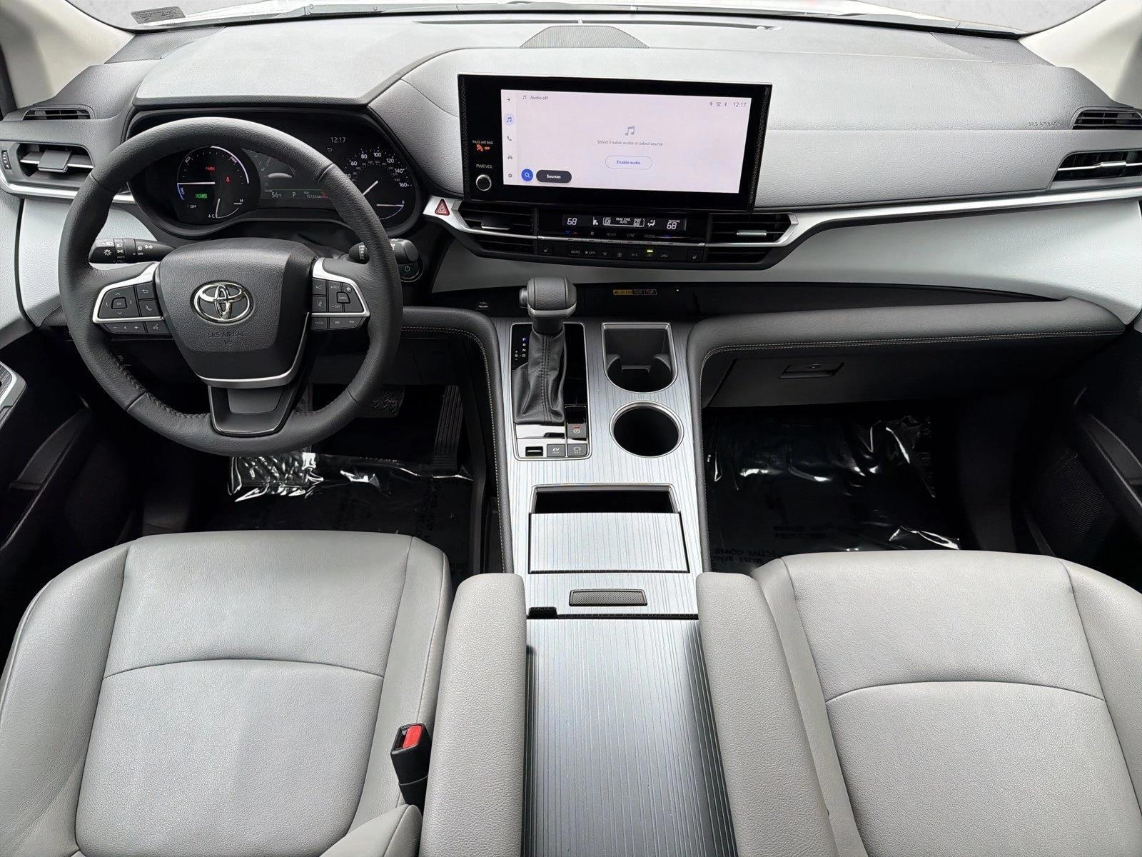 Thumbnail: 2025 Toyota Sienna - 3