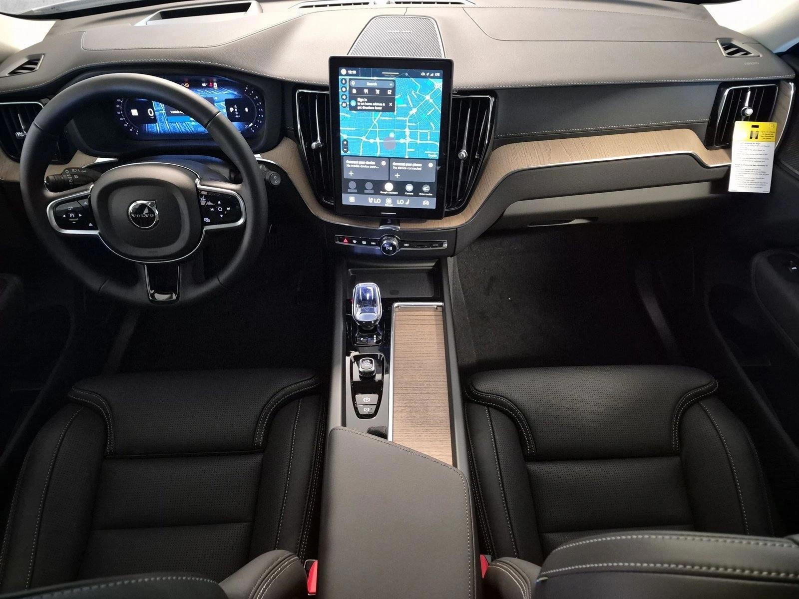 Thumbnail: 2027 Volvo XC60 - 4