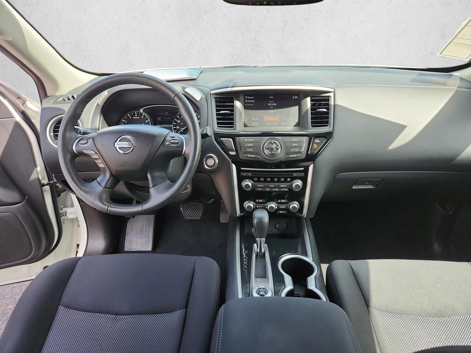 Thumbnail: 2017 Nissan Pathfinder - 3