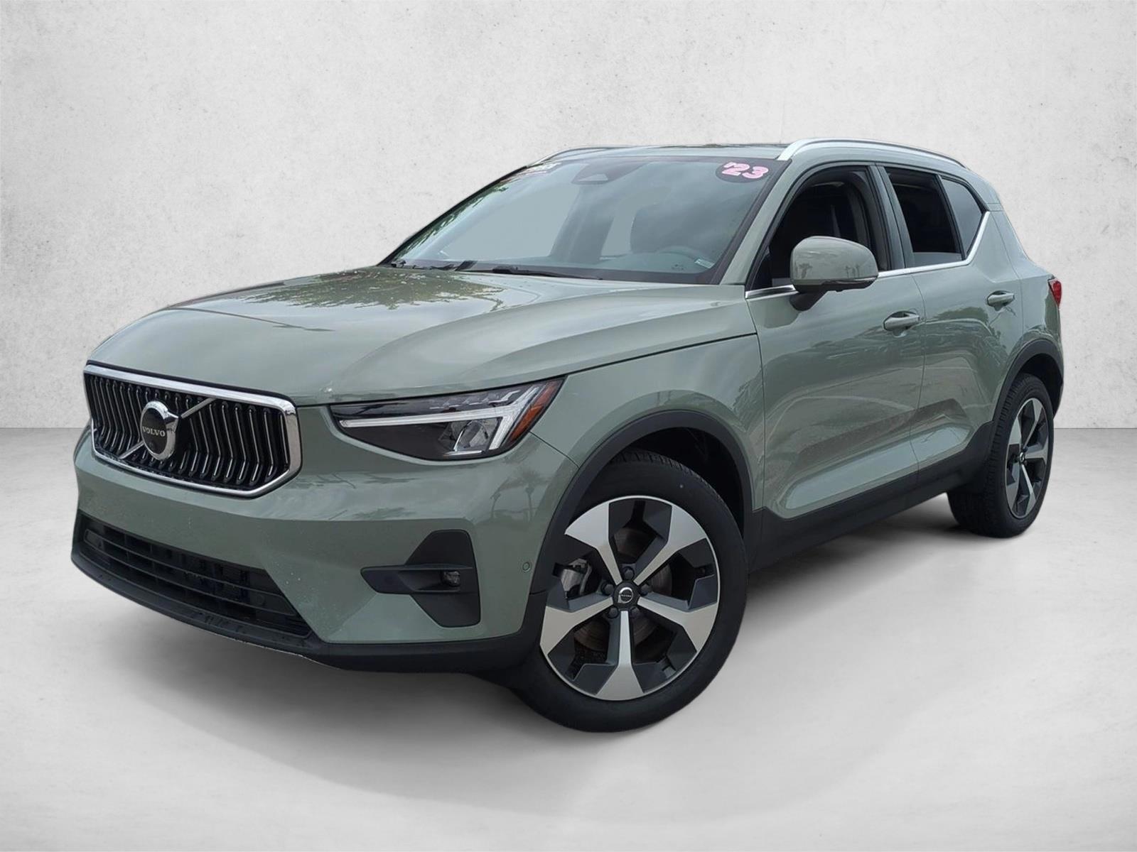 Thumbnail: 2023 Volvo XC40 - 1
