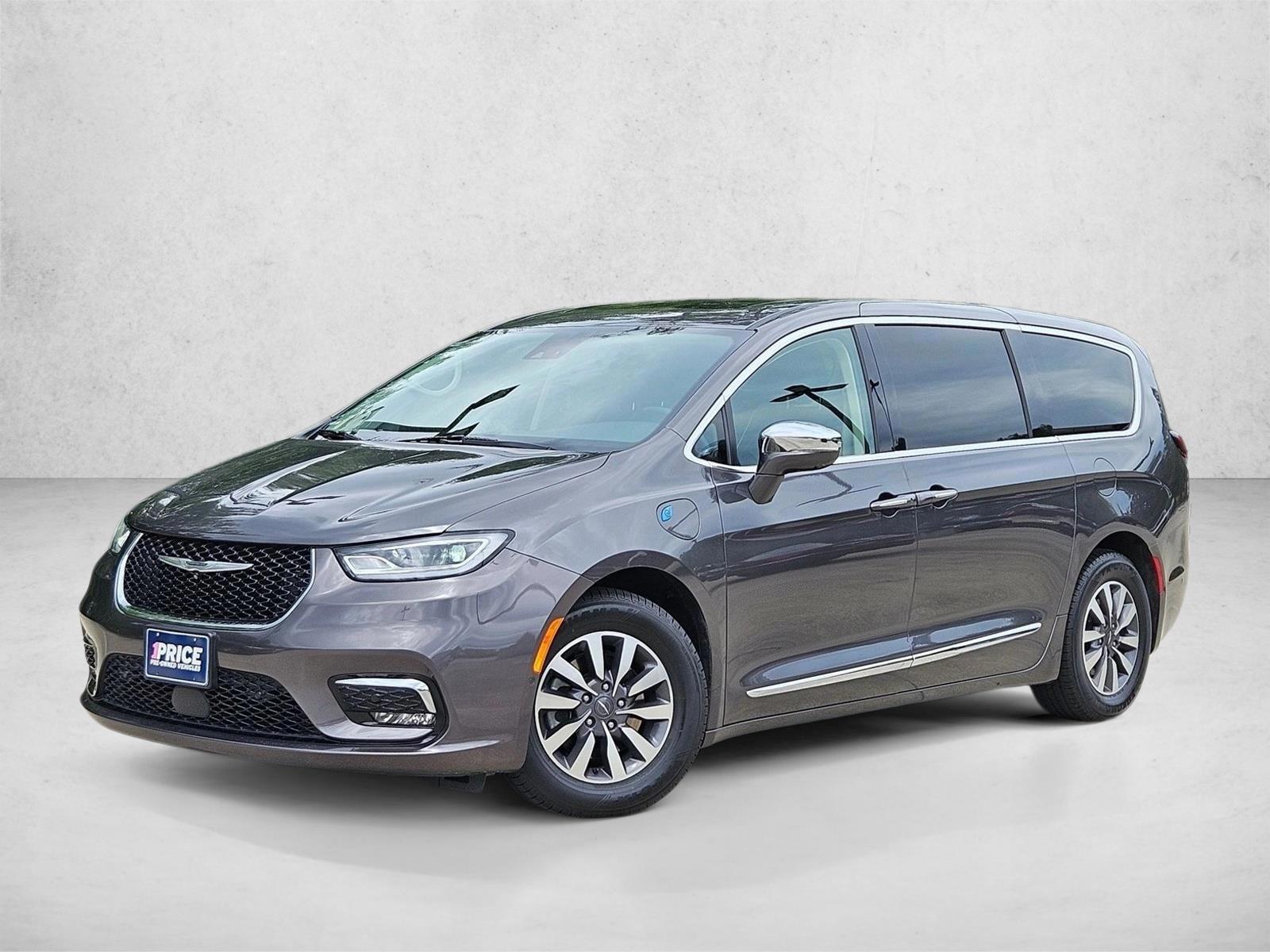 Thumbnail: 2022 Chrysler Pacifica - 1