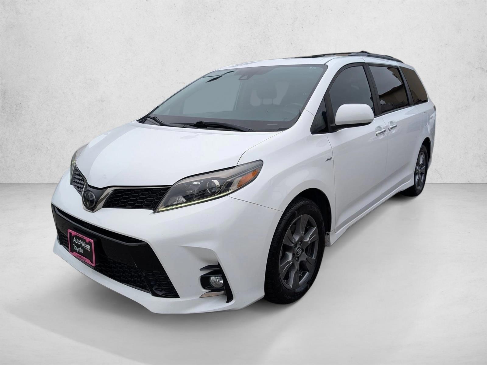 Thumbnail: 2019 Toyota Sienna - 1