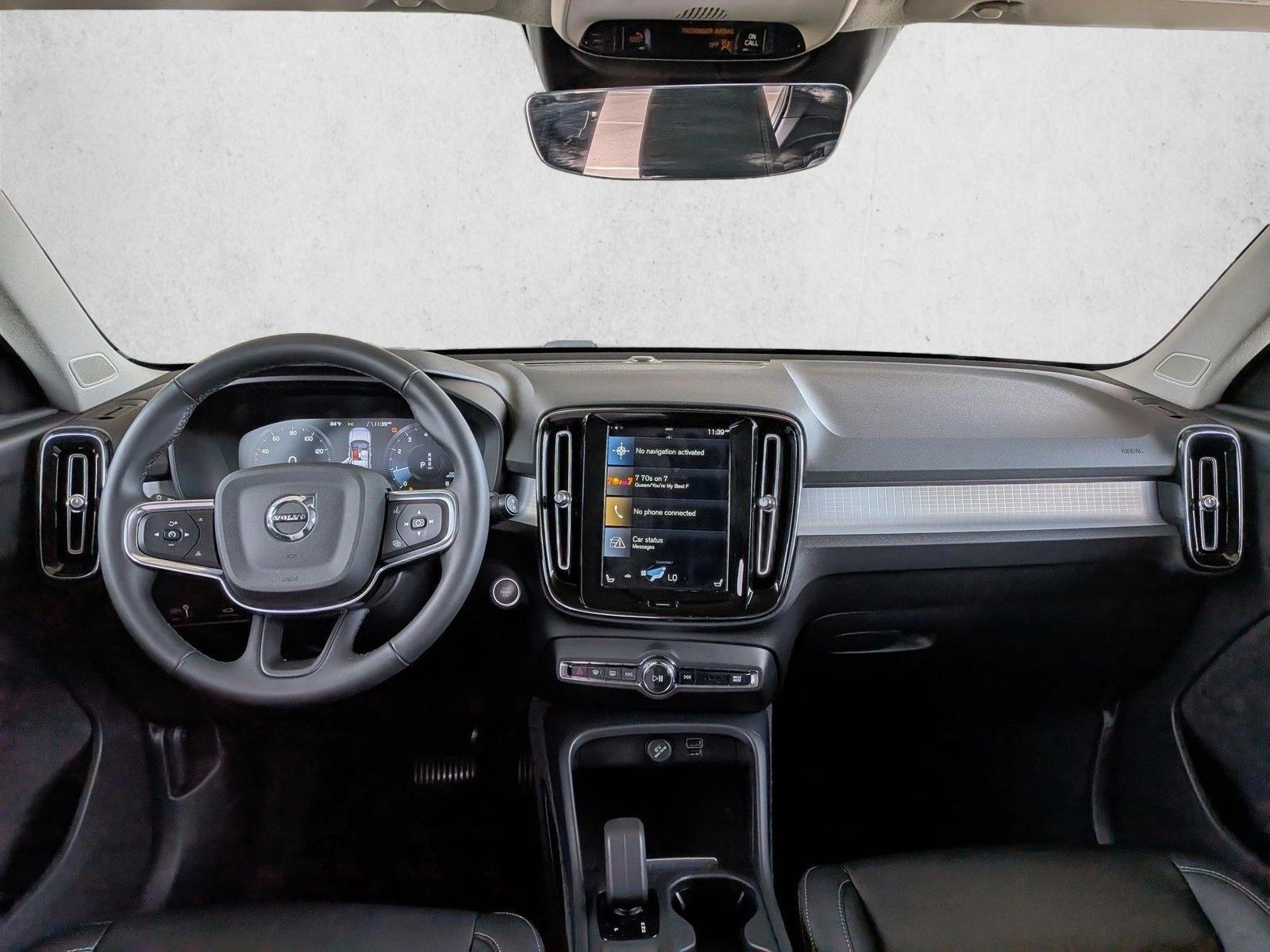 Thumbnail: 2022 Volvo XC40 - 3