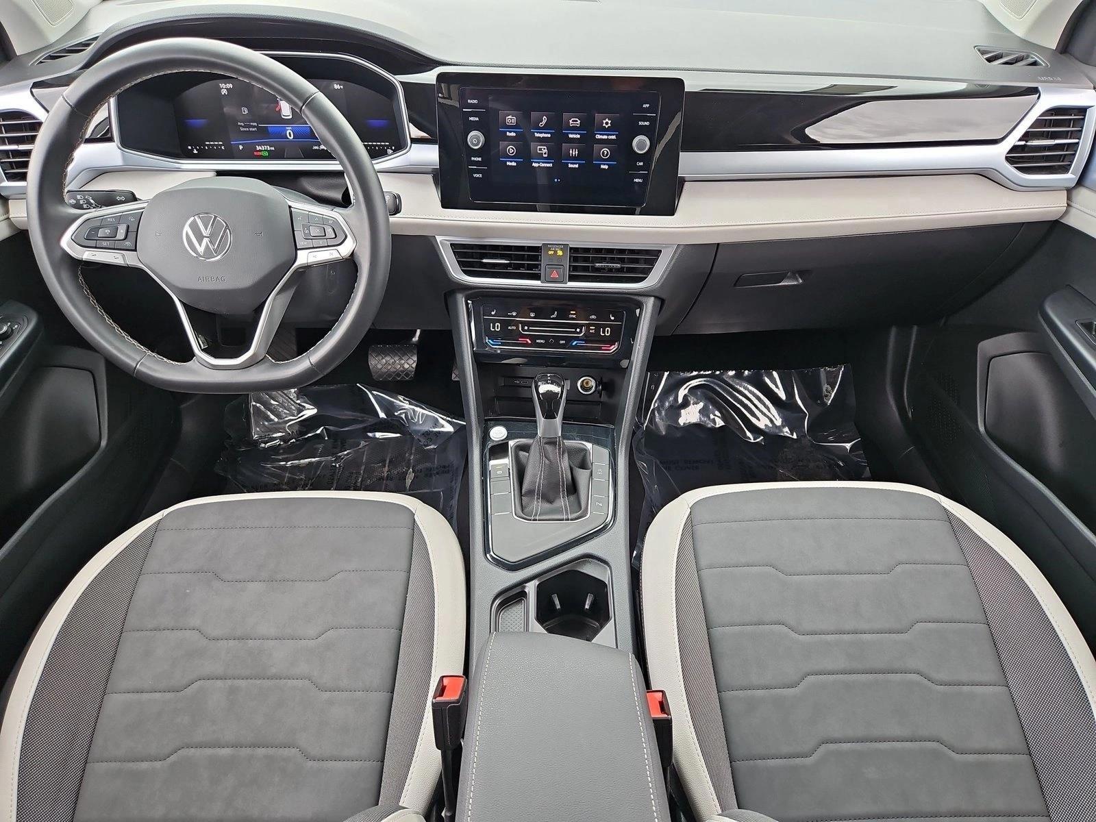 Thumbnail: 2025 Volkswagen Taos - 3