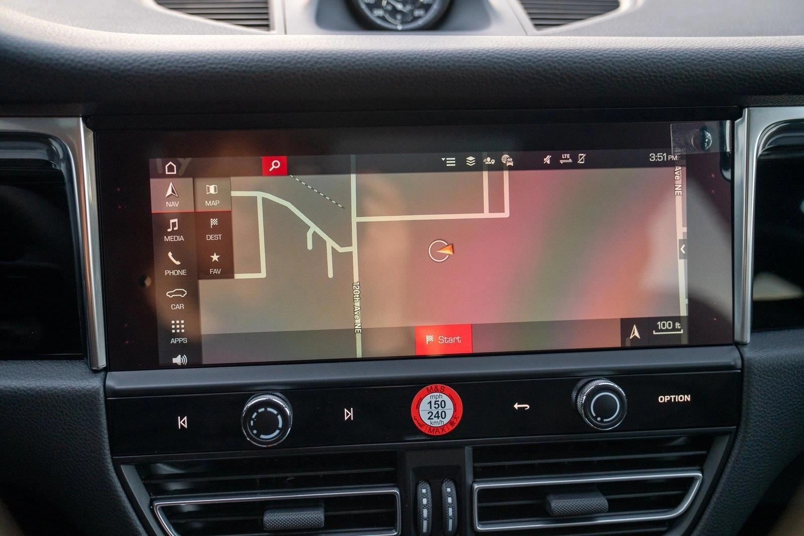 2026 Porsche Macan T - Photo 18