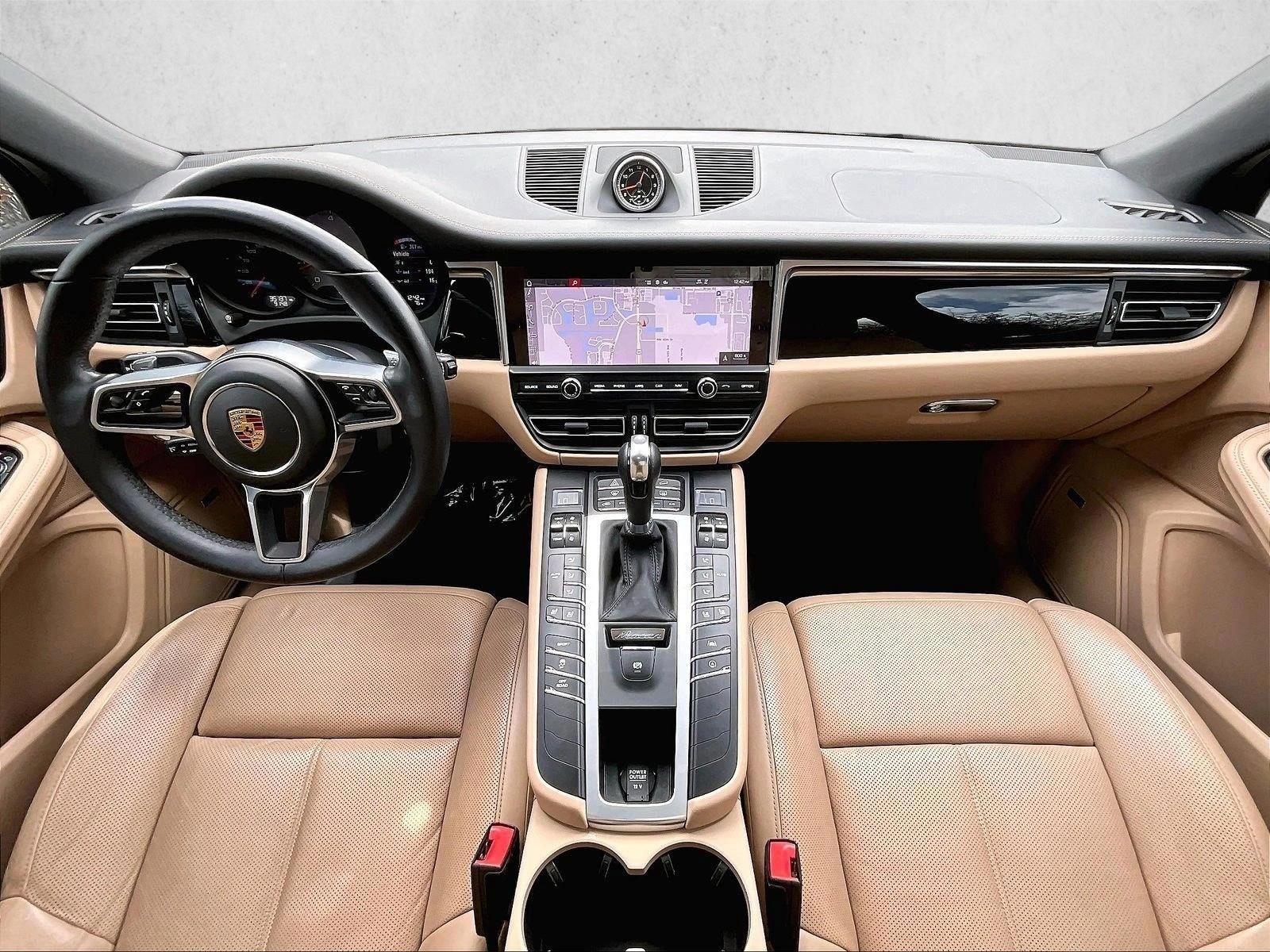 Thumbnail: 2021 Porsche Macan - 3