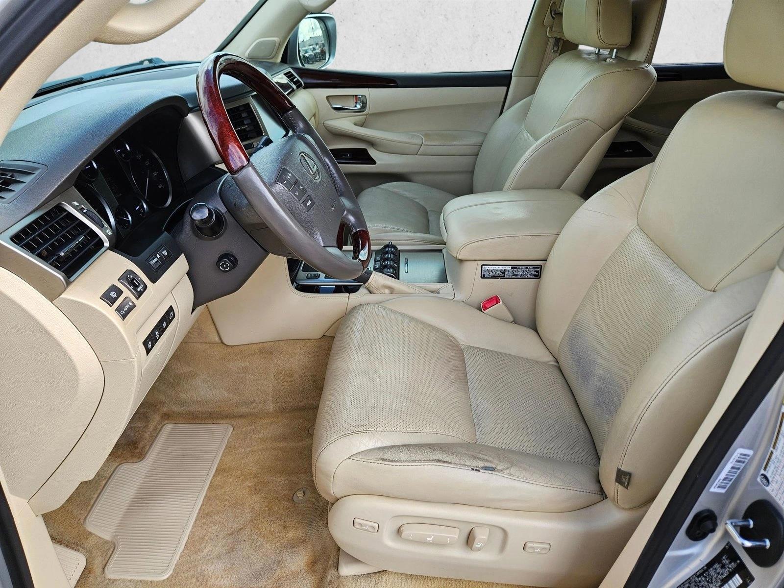 2013 Lexus LX 570 - Photo 18