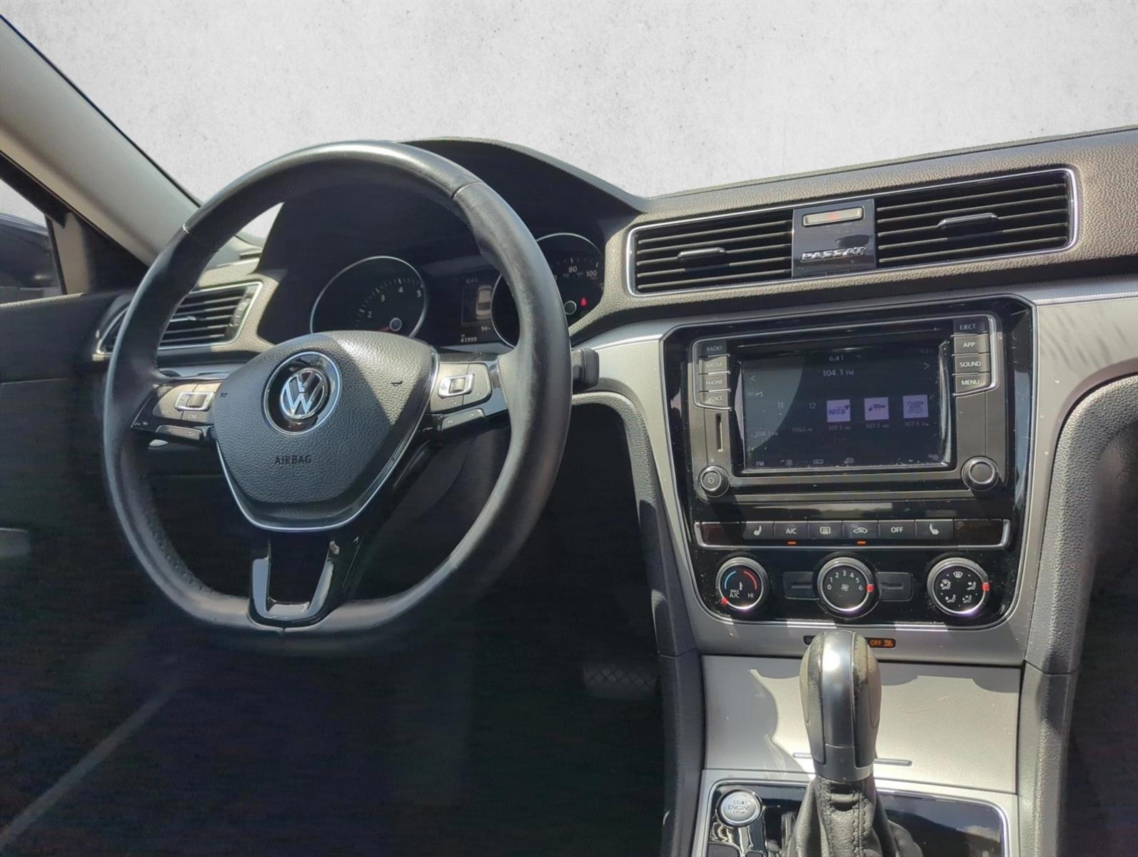 Thumbnail: 2019 Volkswagen Passat - 3