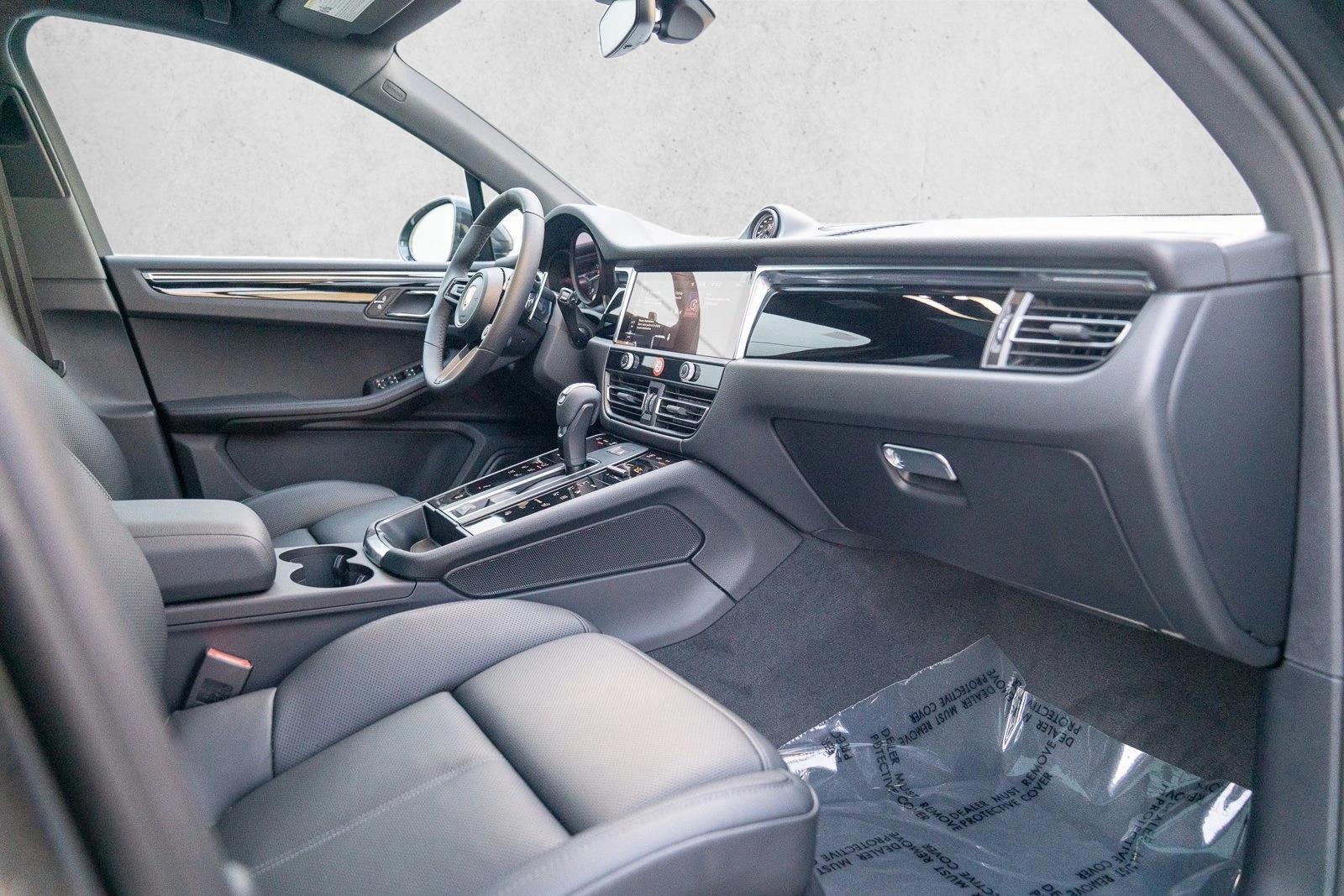2026 Porsche Macan T - Photo 26
