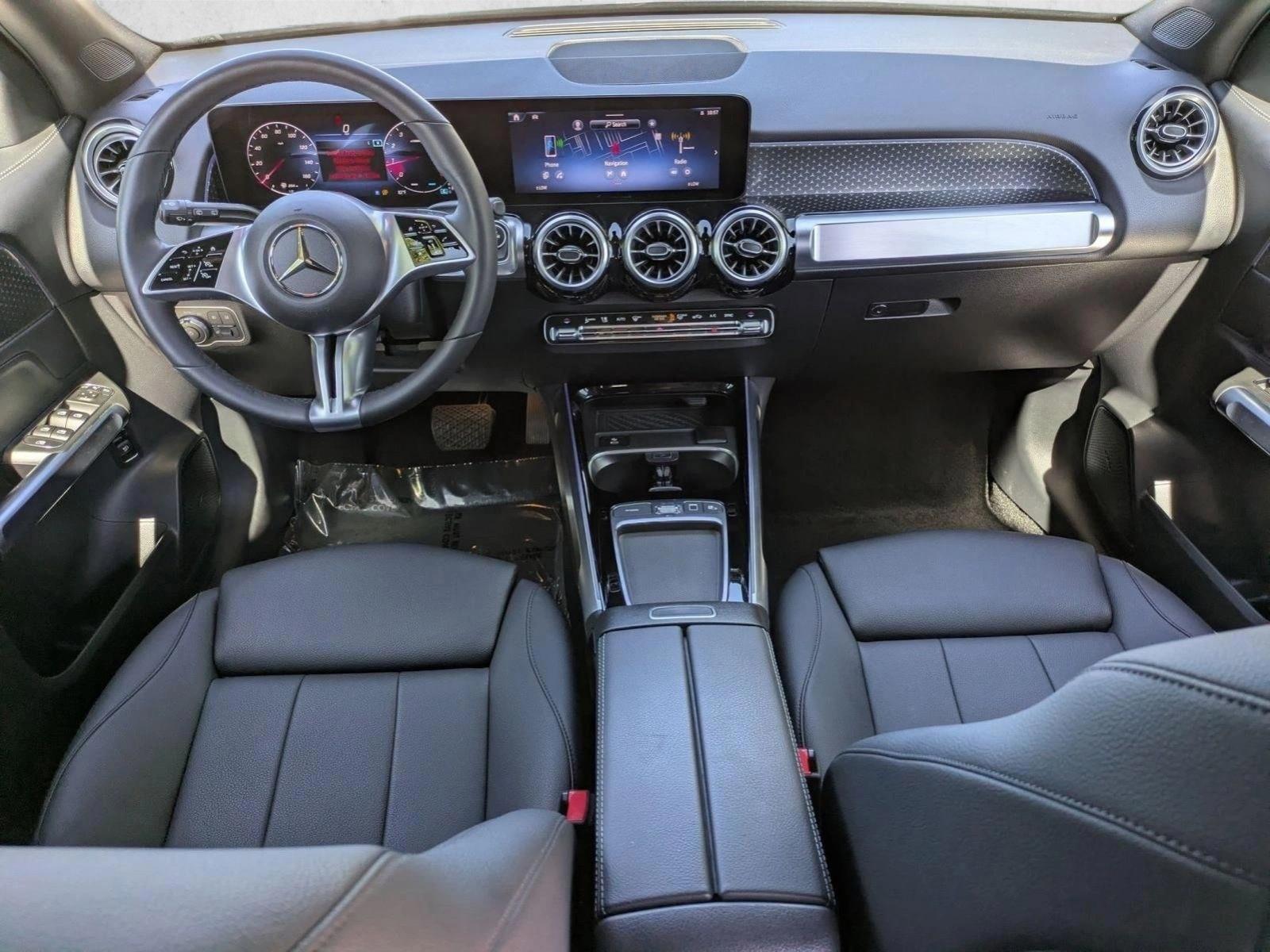 Thumbnail: 2025 Mercedes-Benz GLB - 4