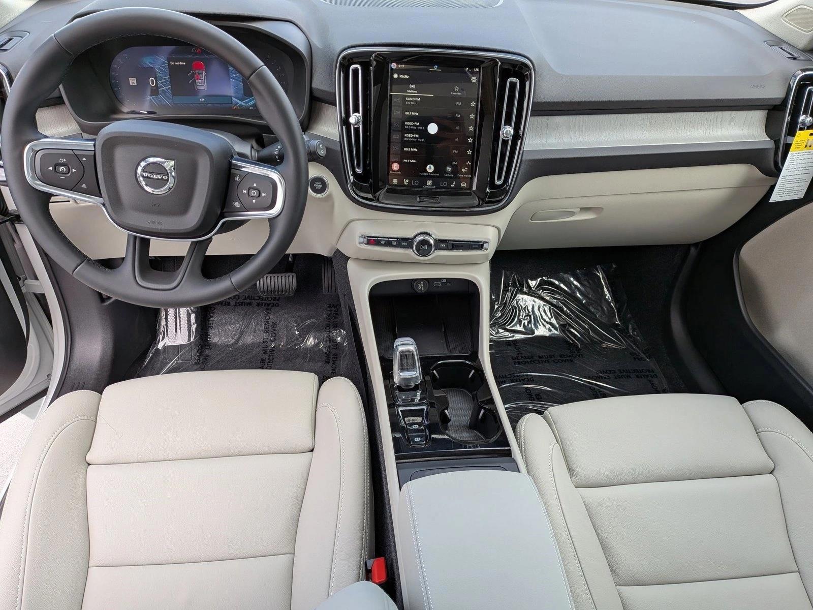 Thumbnail: 2026 Volvo XC40 - 3