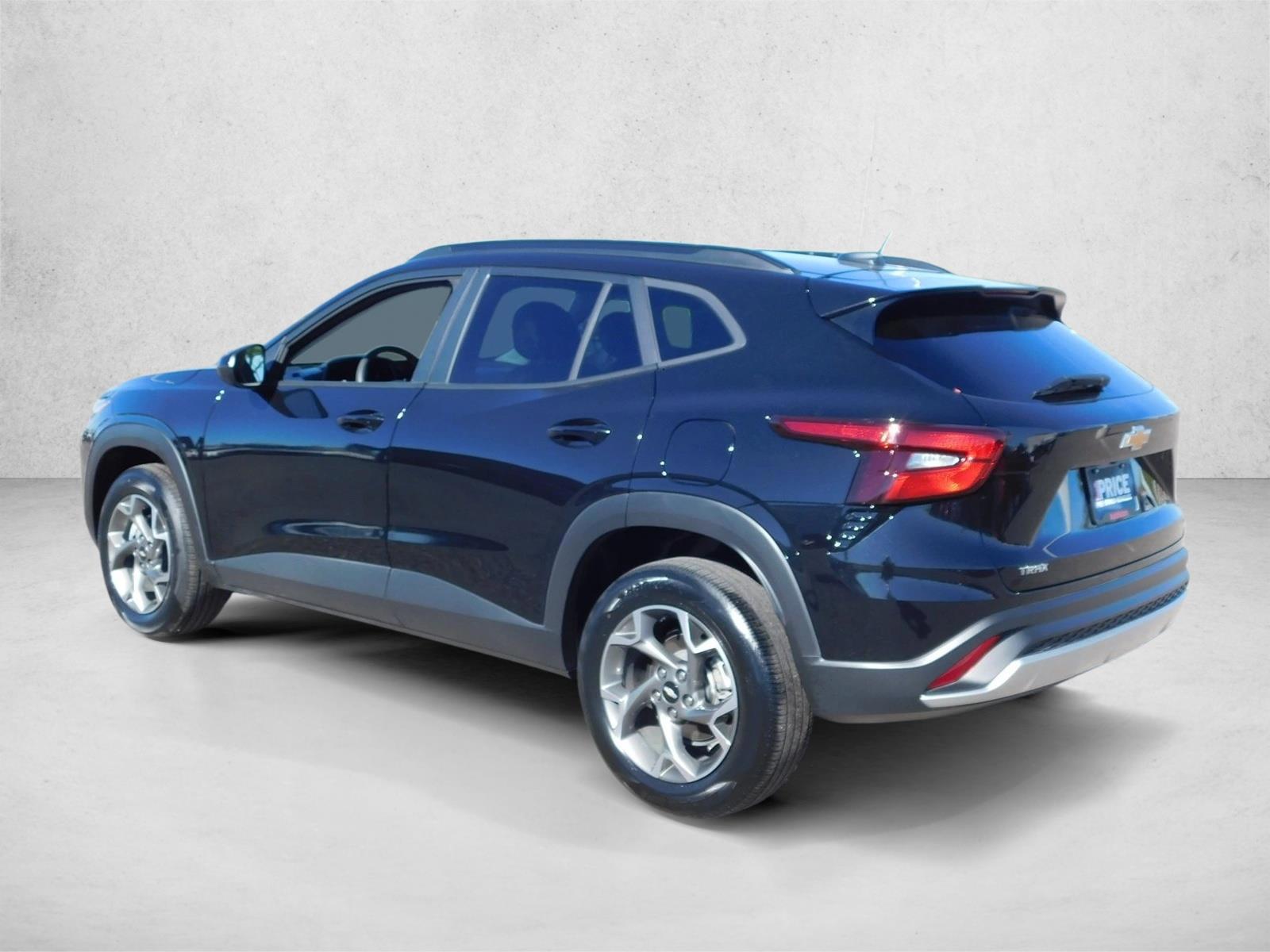2025 Chevrolet Trax LT - Photo 14