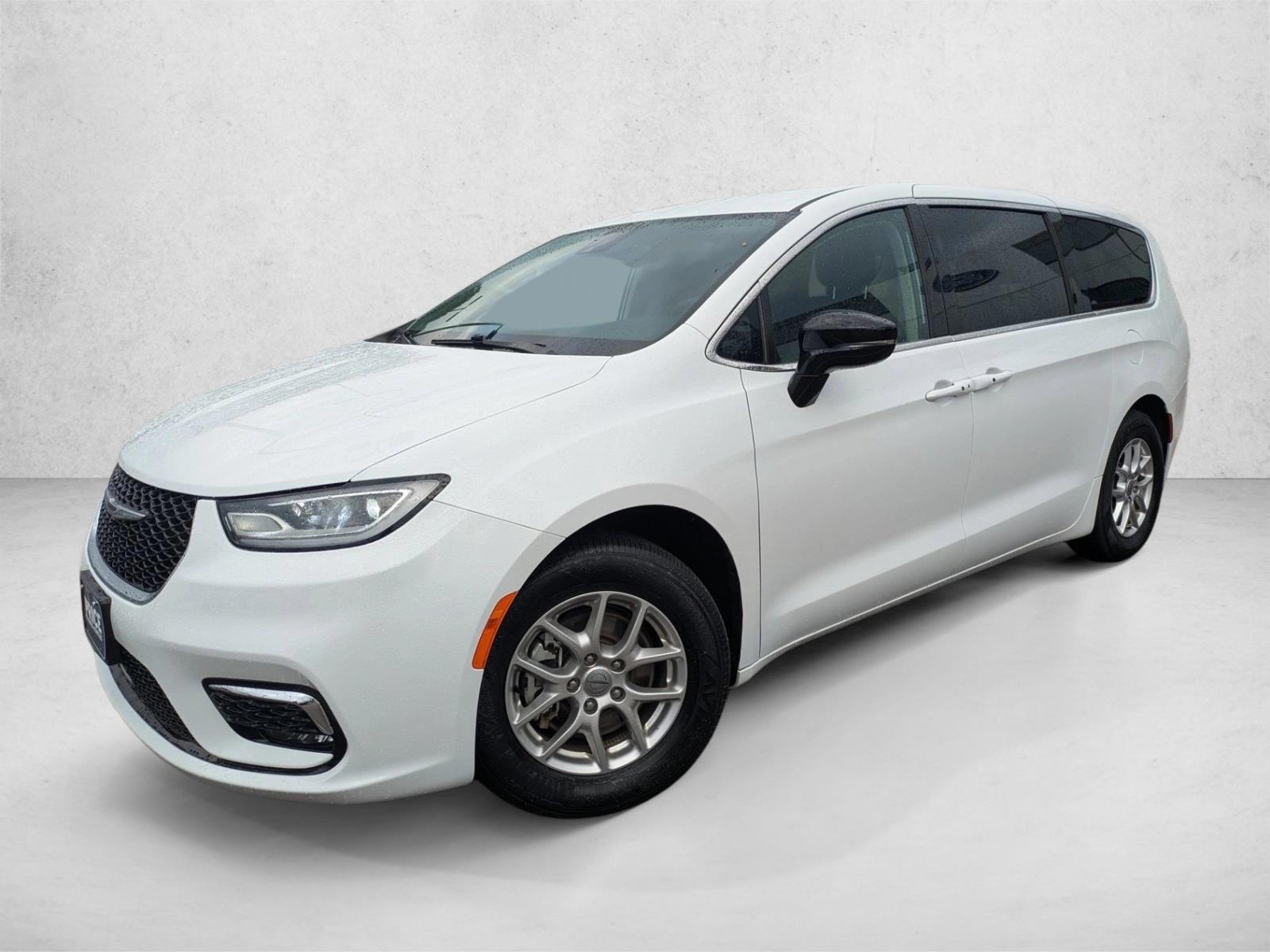 2024 Chrysler Pacifica Touring L's photo