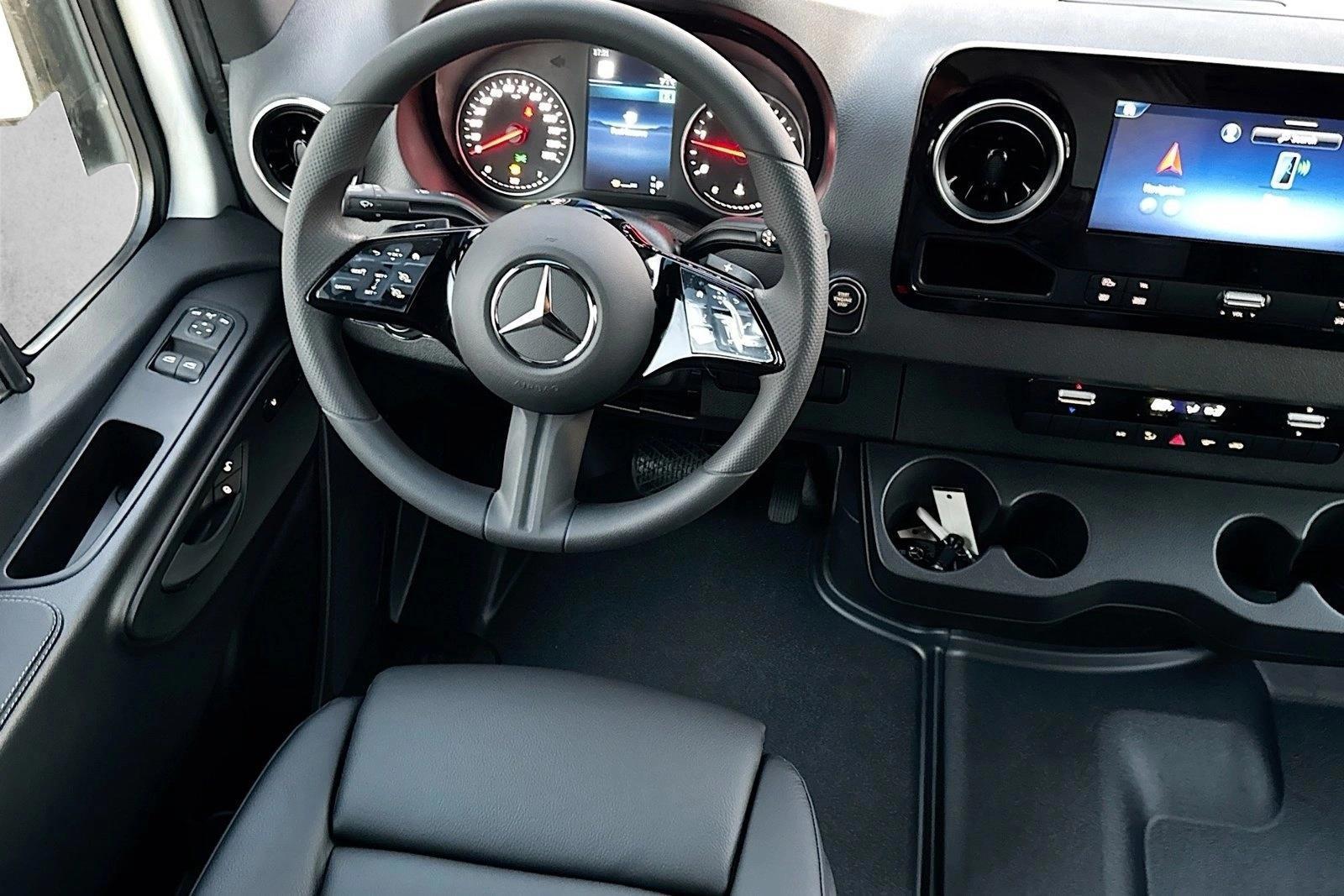Thumbnail: 2026 Mercedes-Benz Sprinter - 3