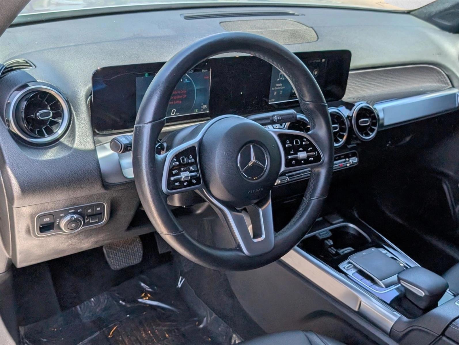 Thumbnail: 2020 Mercedes-Benz GLB - 3