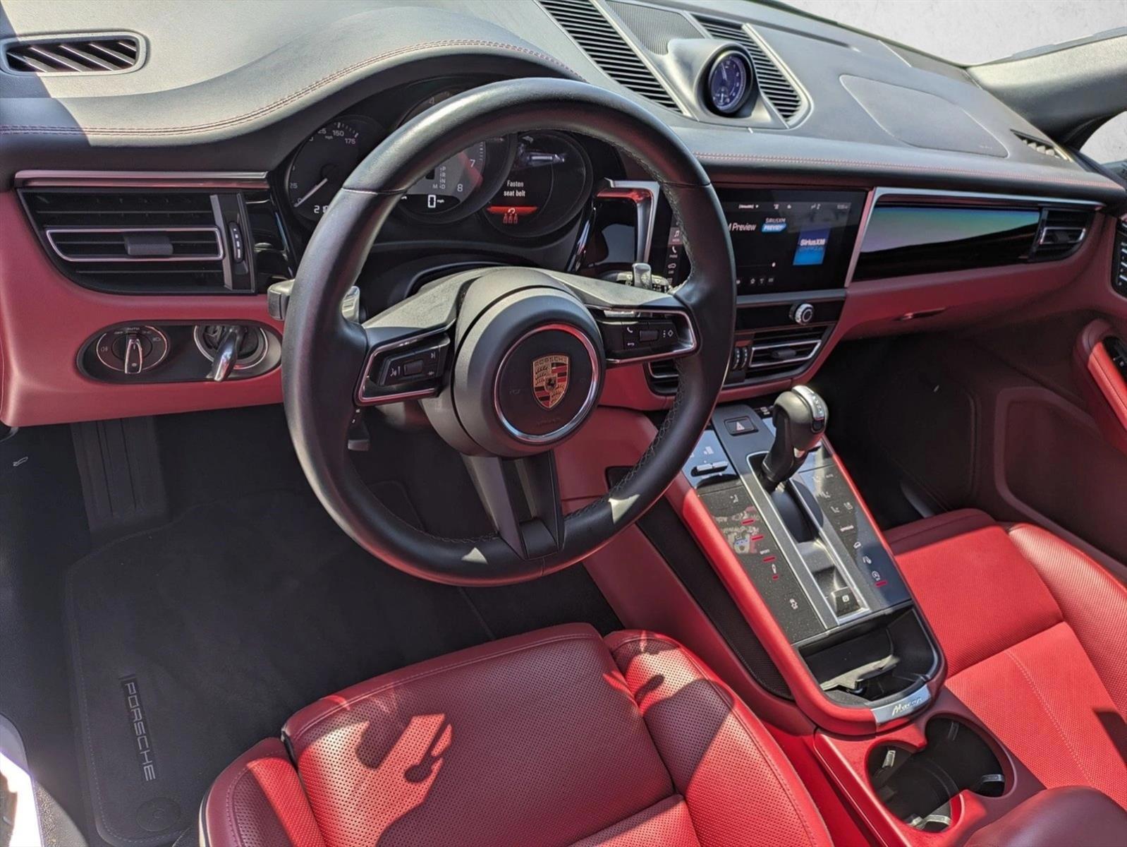 Thumbnail: 2024 Porsche Macan - 3