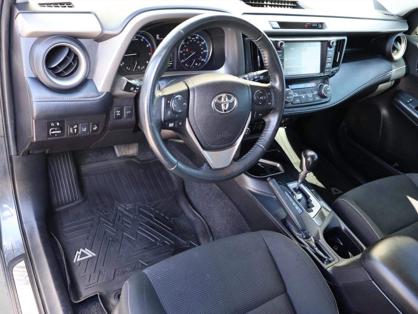 Thumbnail: 2018 Toyota RAV4 - 3