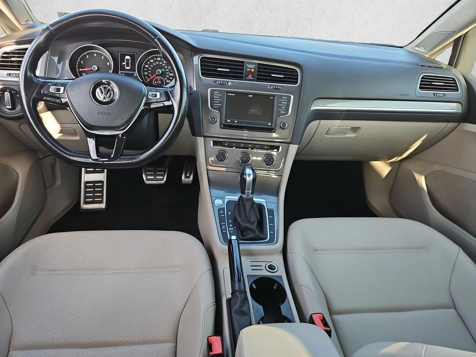 Thumbnail: 2017 Volkswagen Golf - 4