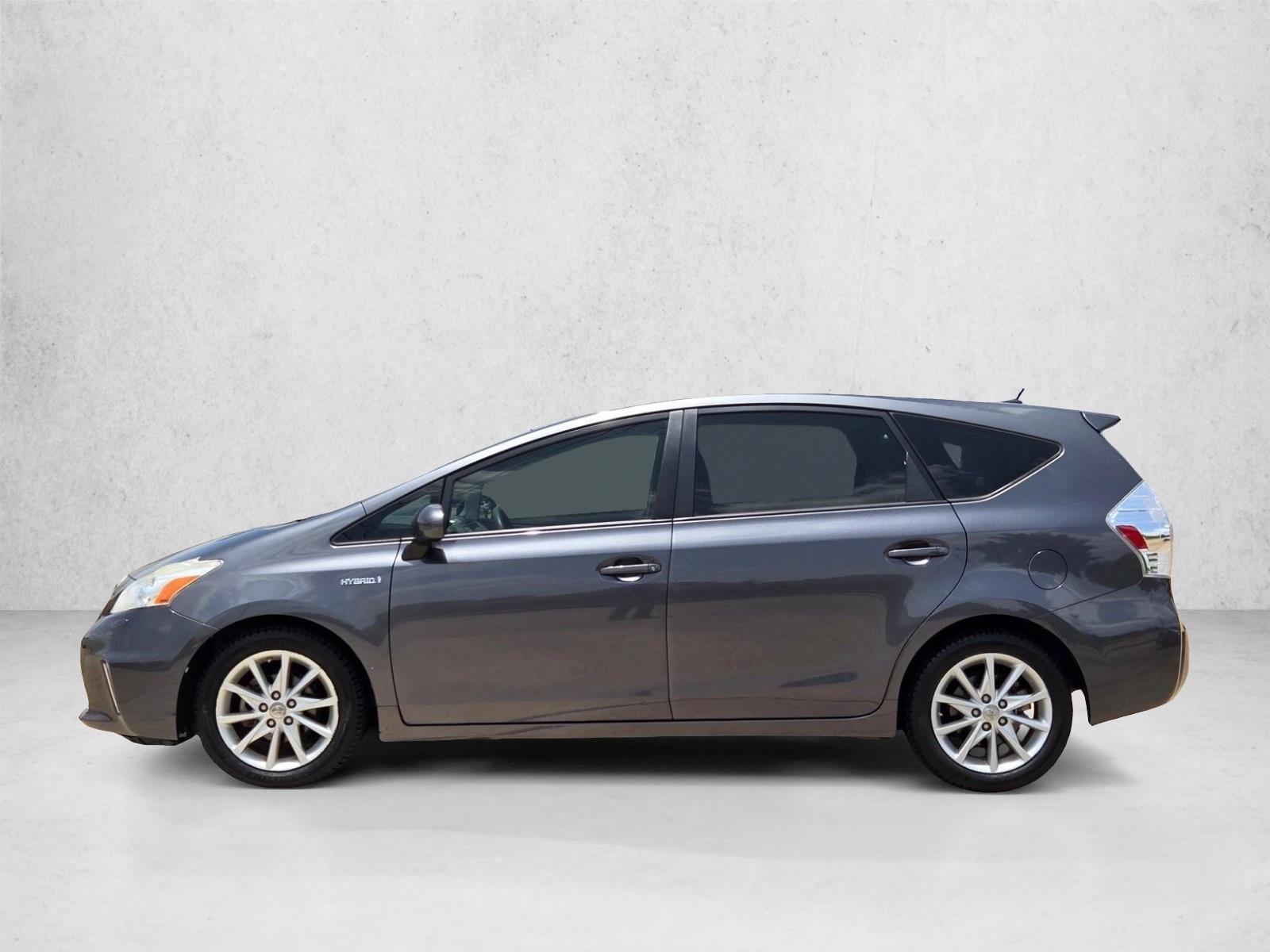 Thumbnail: 2012 Toyota Prius v - 2