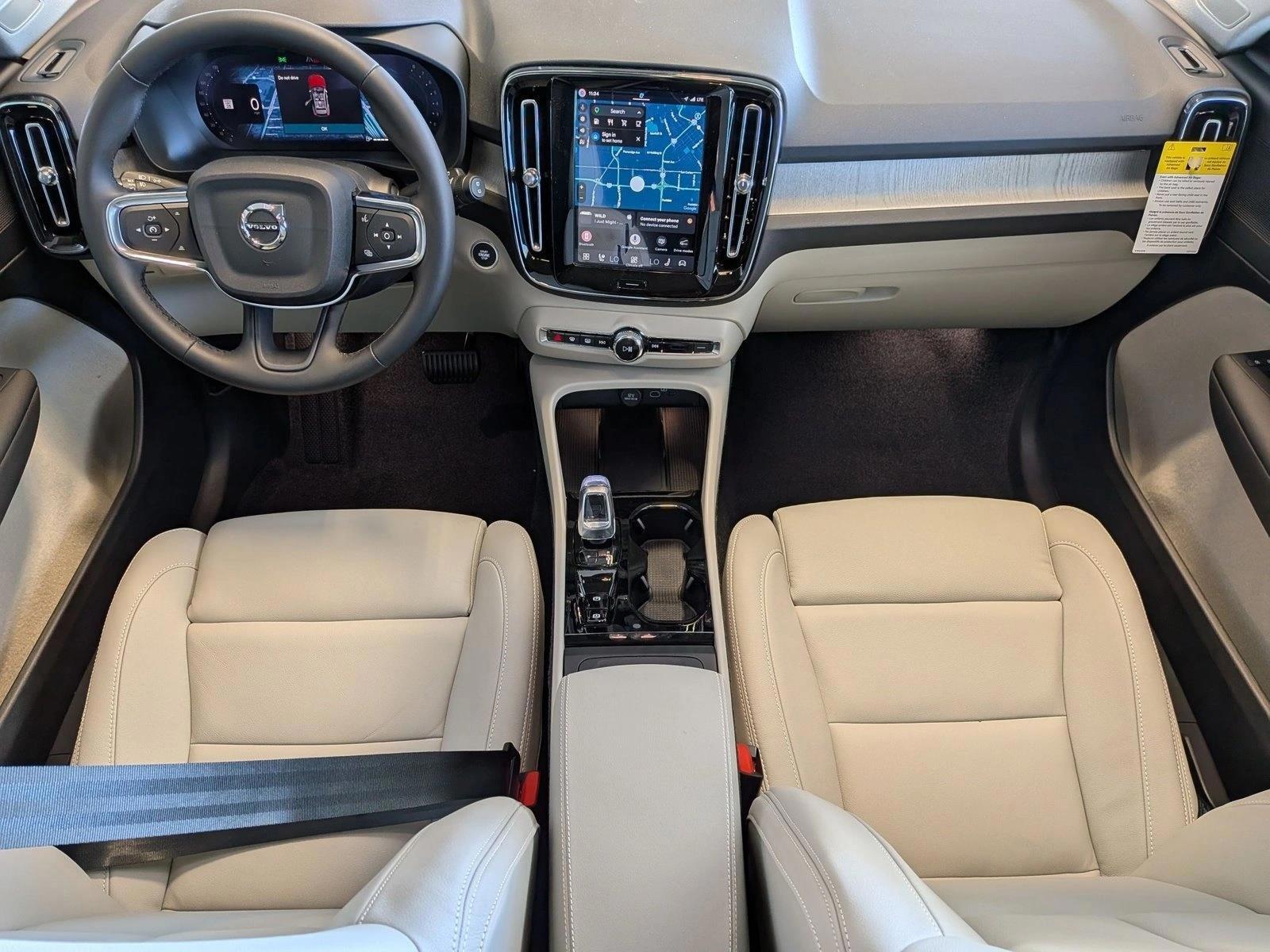 Thumbnail: 2026 Volvo XC40 - 4