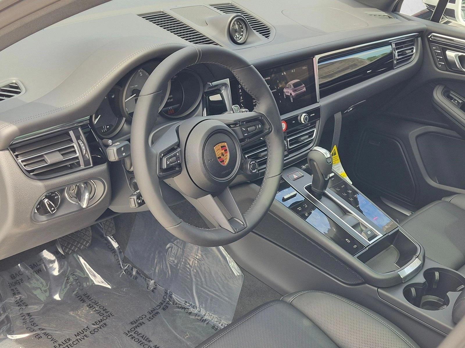 Thumbnail: 2026 Porsche Macan - 3