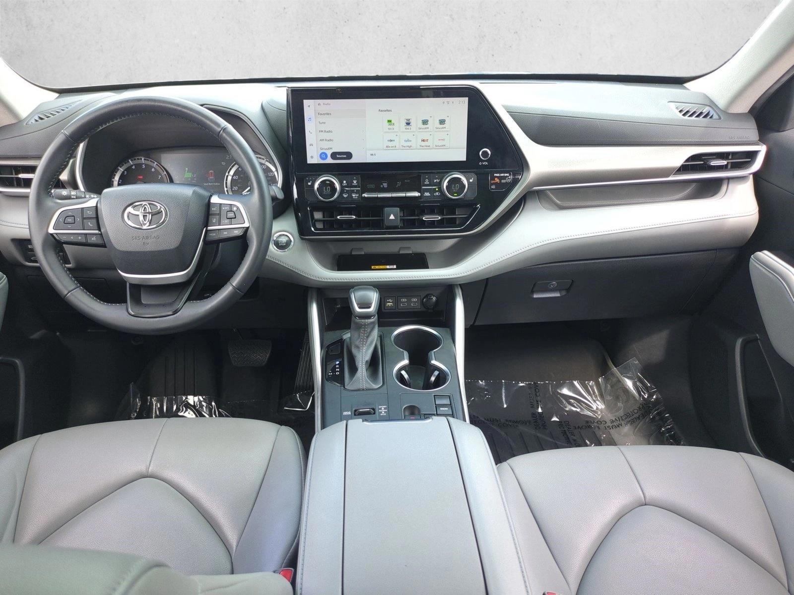 Thumbnail: 2023 Toyota Highlander - 3