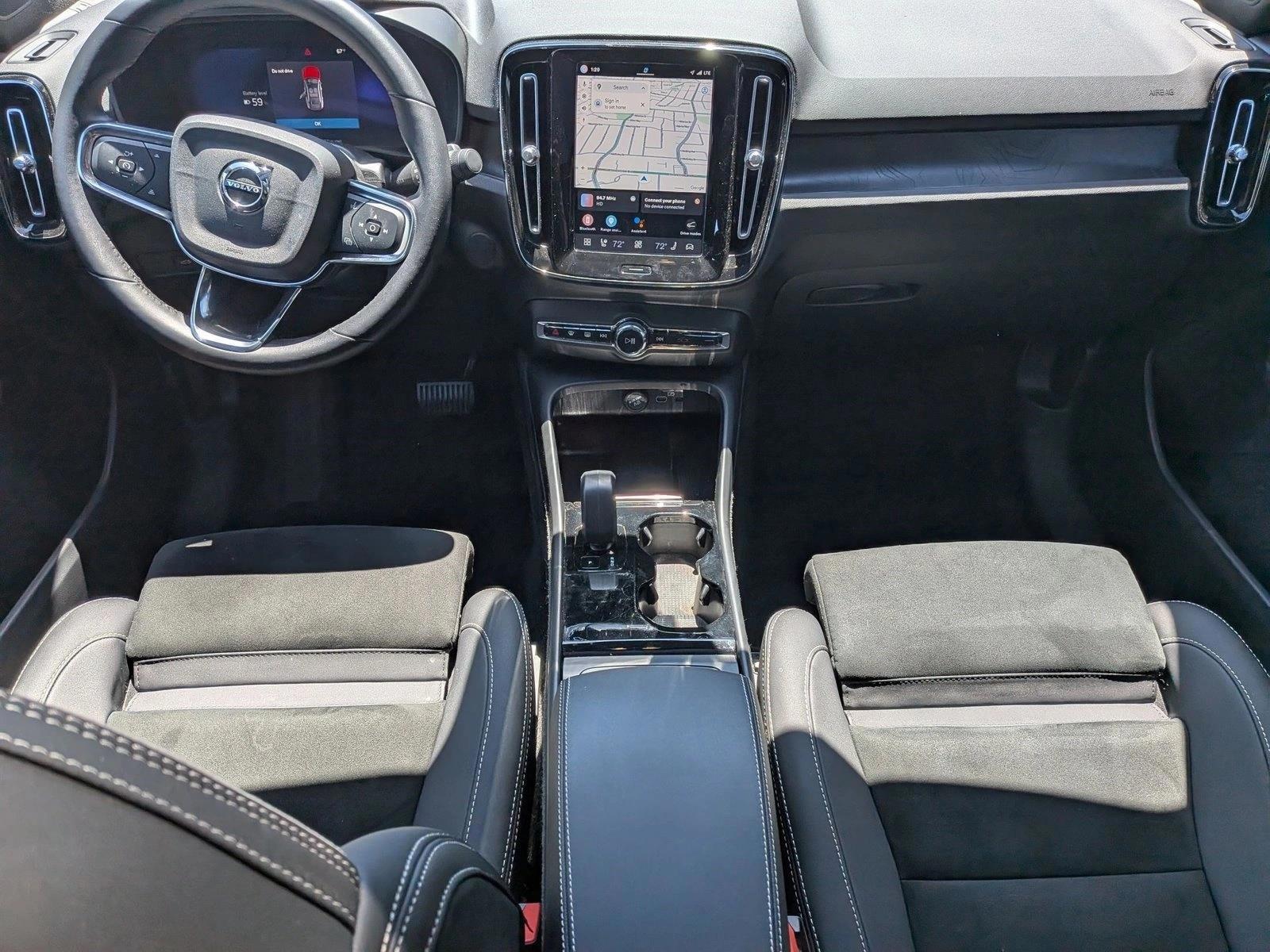 Thumbnail: 2023 Volvo C40 - 3
