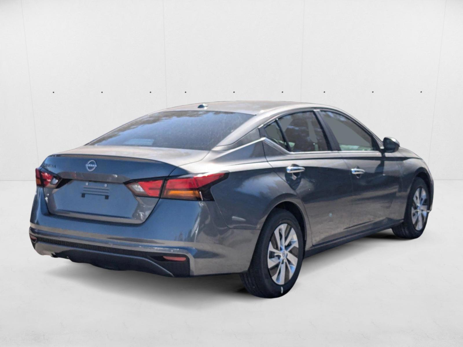 2025 Nissan Altima S - Photo 2
