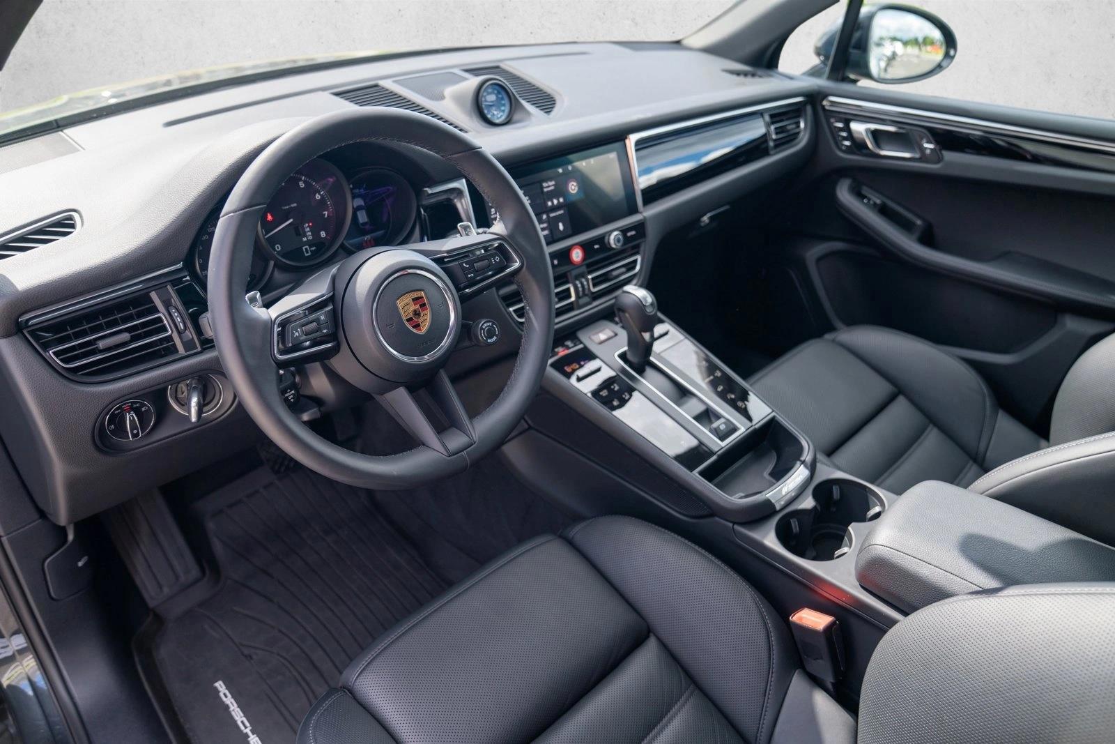 Thumbnail: 2026 Porsche Macan - 3