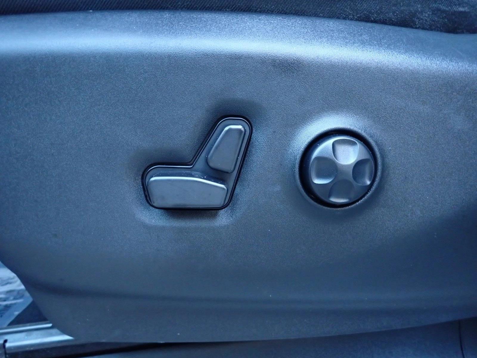 Thumbnail: 2024 Chrysler Pacifica - 4