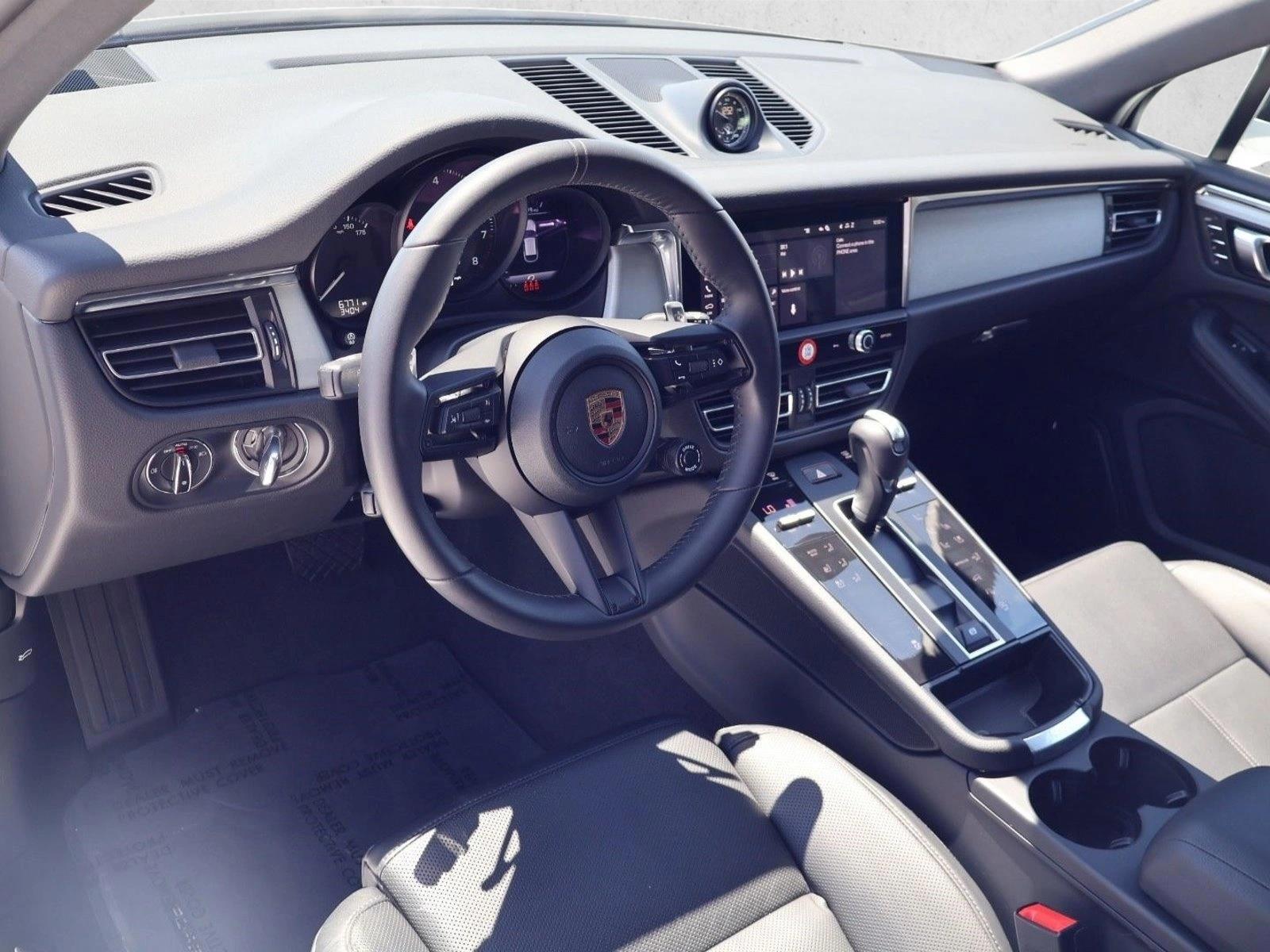 Thumbnail: 2026 Porsche Macan - 3