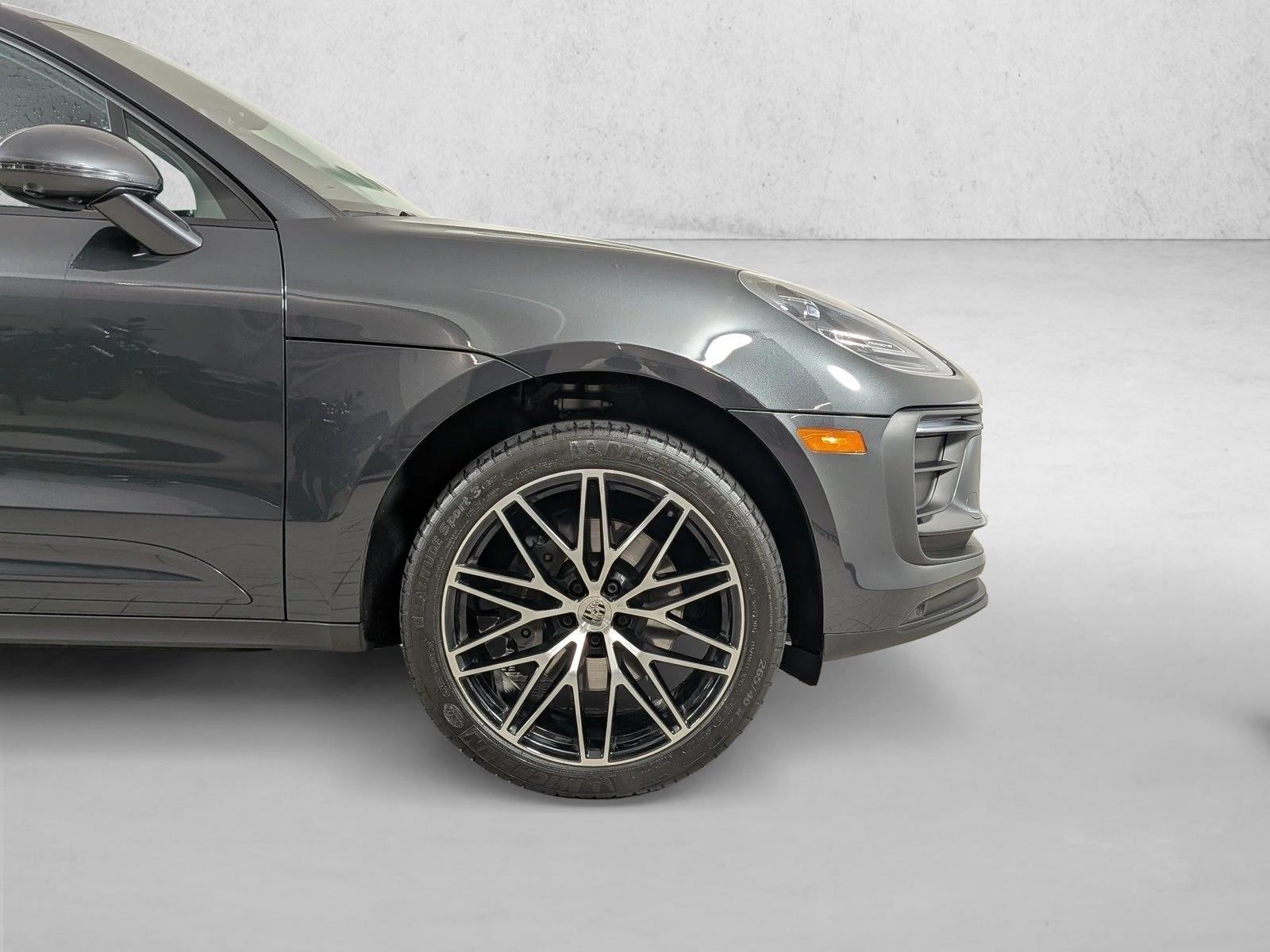2026 Porsche Macan T - Photo 11