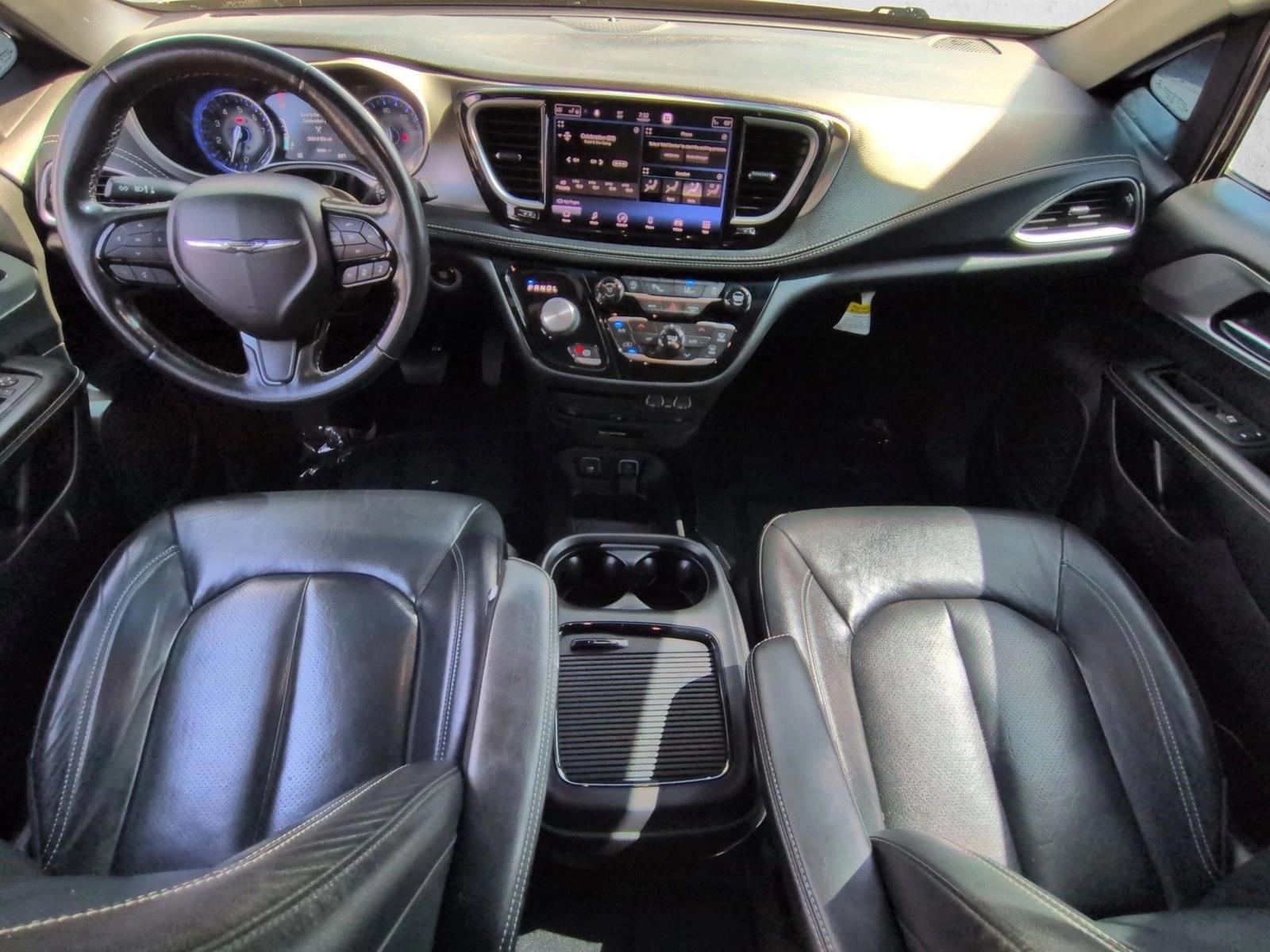 Thumbnail: 2021 Chrysler Pacifica - 3