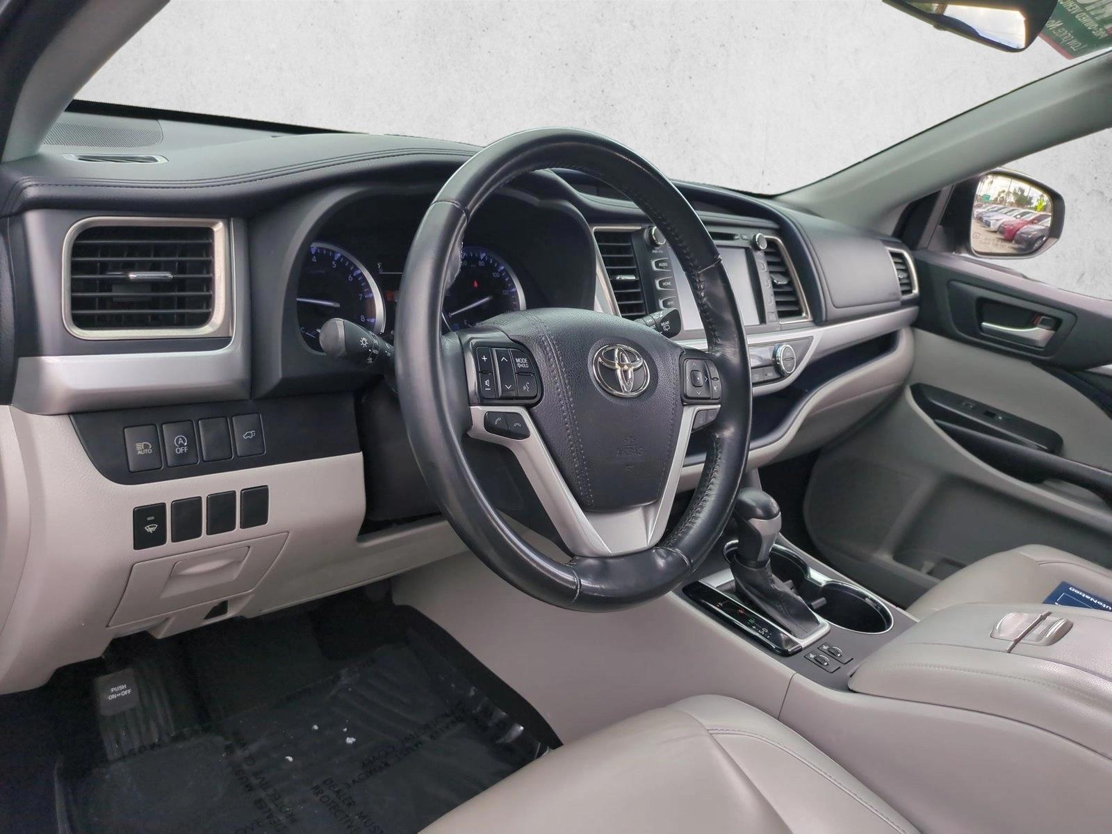 Thumbnail: 2019 Toyota Highlander - 3