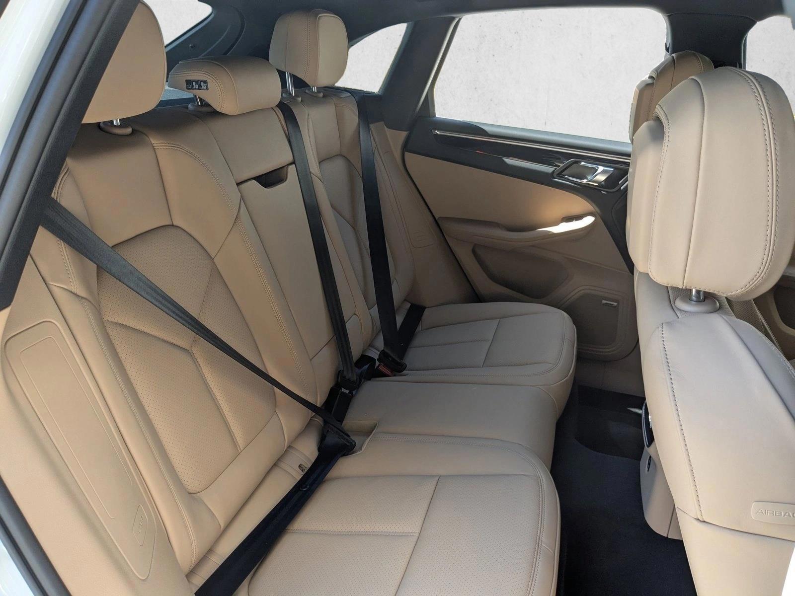 2026 Porsche Macan T - Photo 25