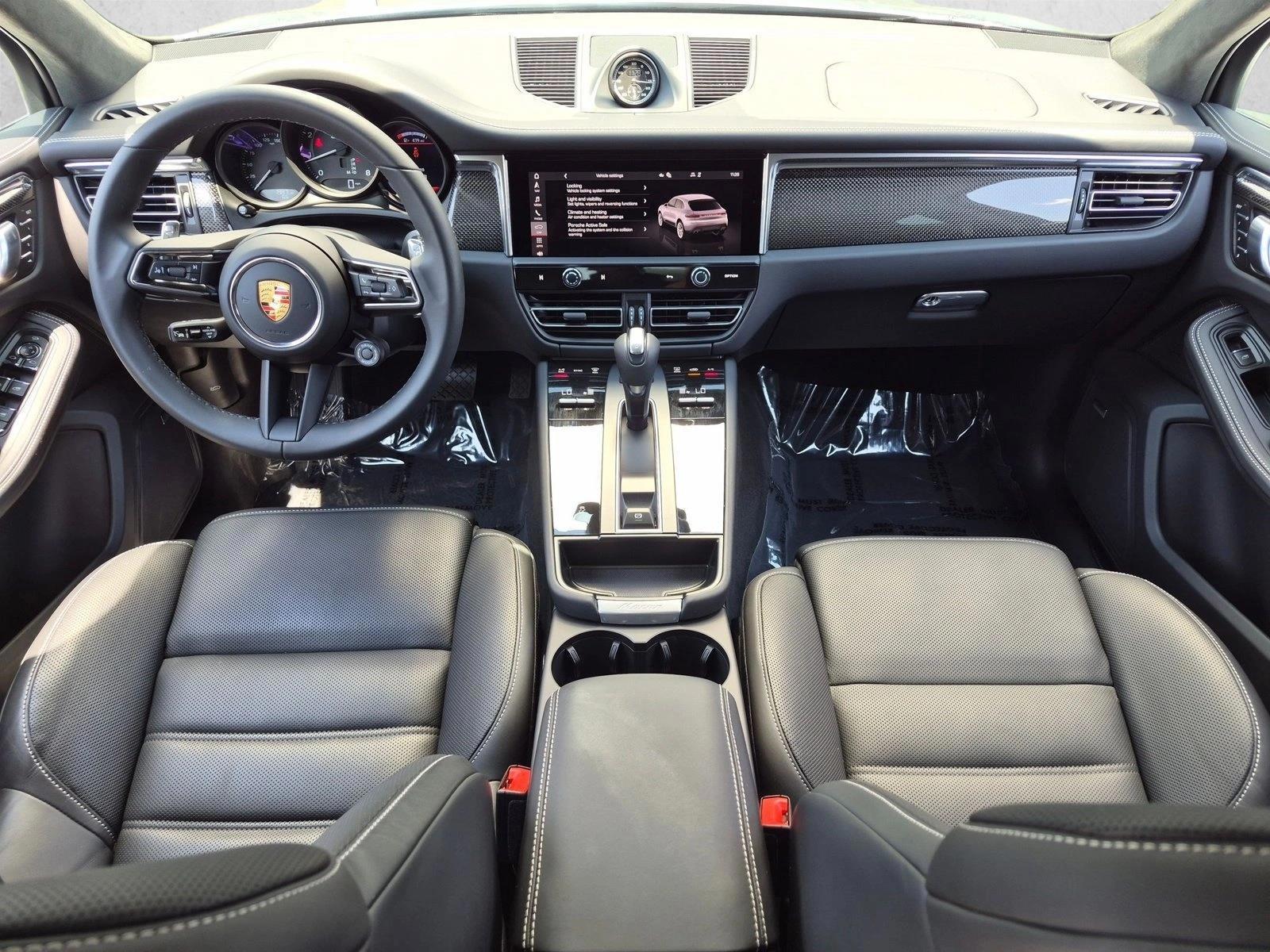 Thumbnail: 2026 Porsche Macan - 5