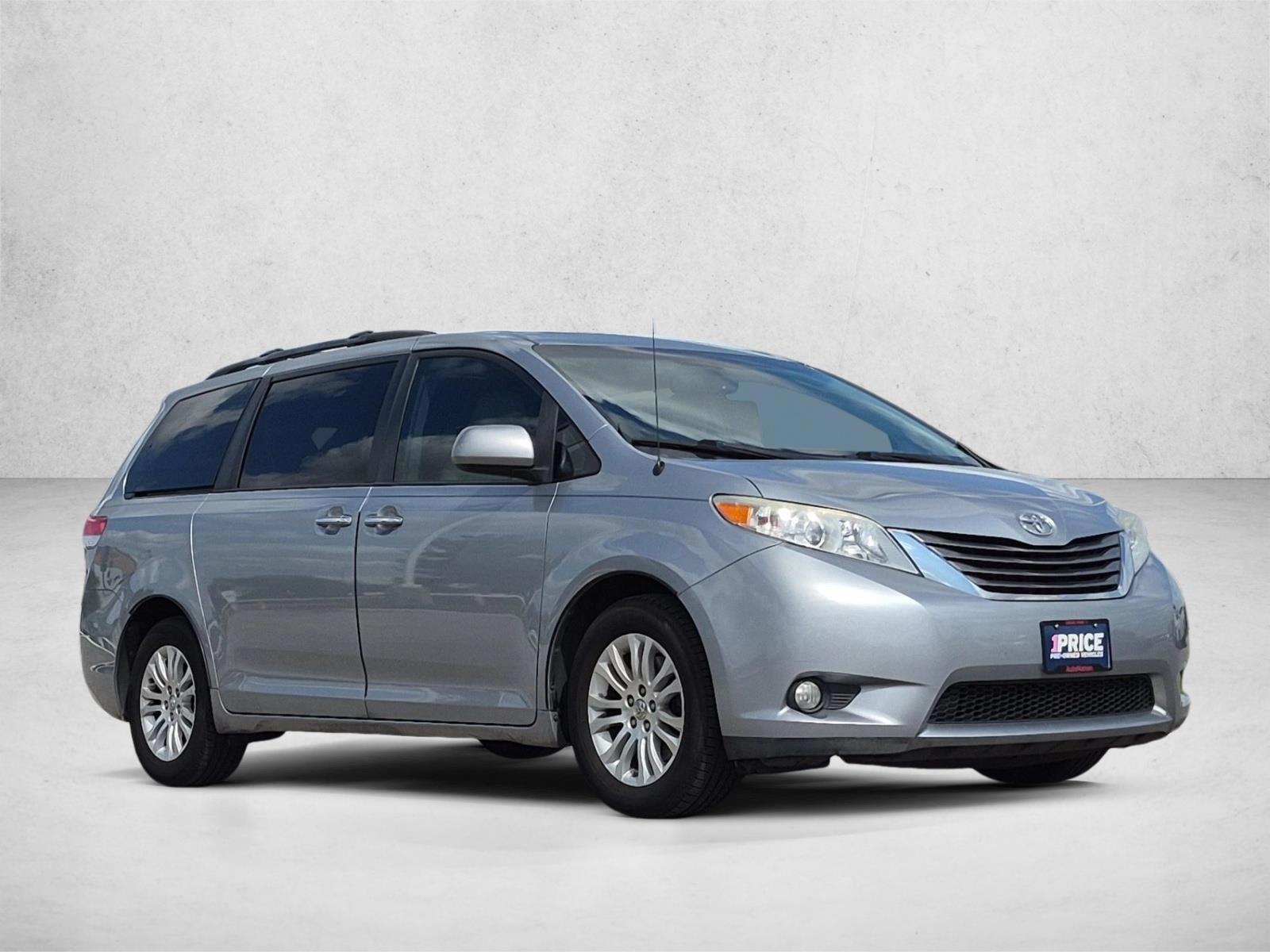 2014 Toyota Sienna, photo 3