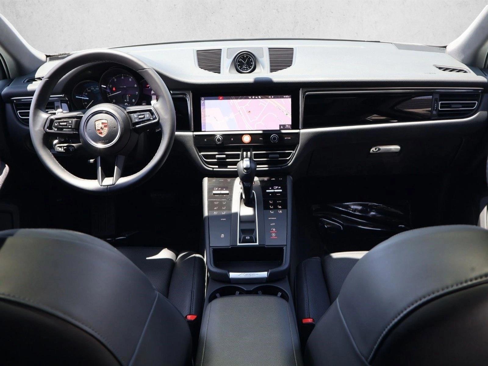 Thumbnail: 2025 Porsche Macan - 5