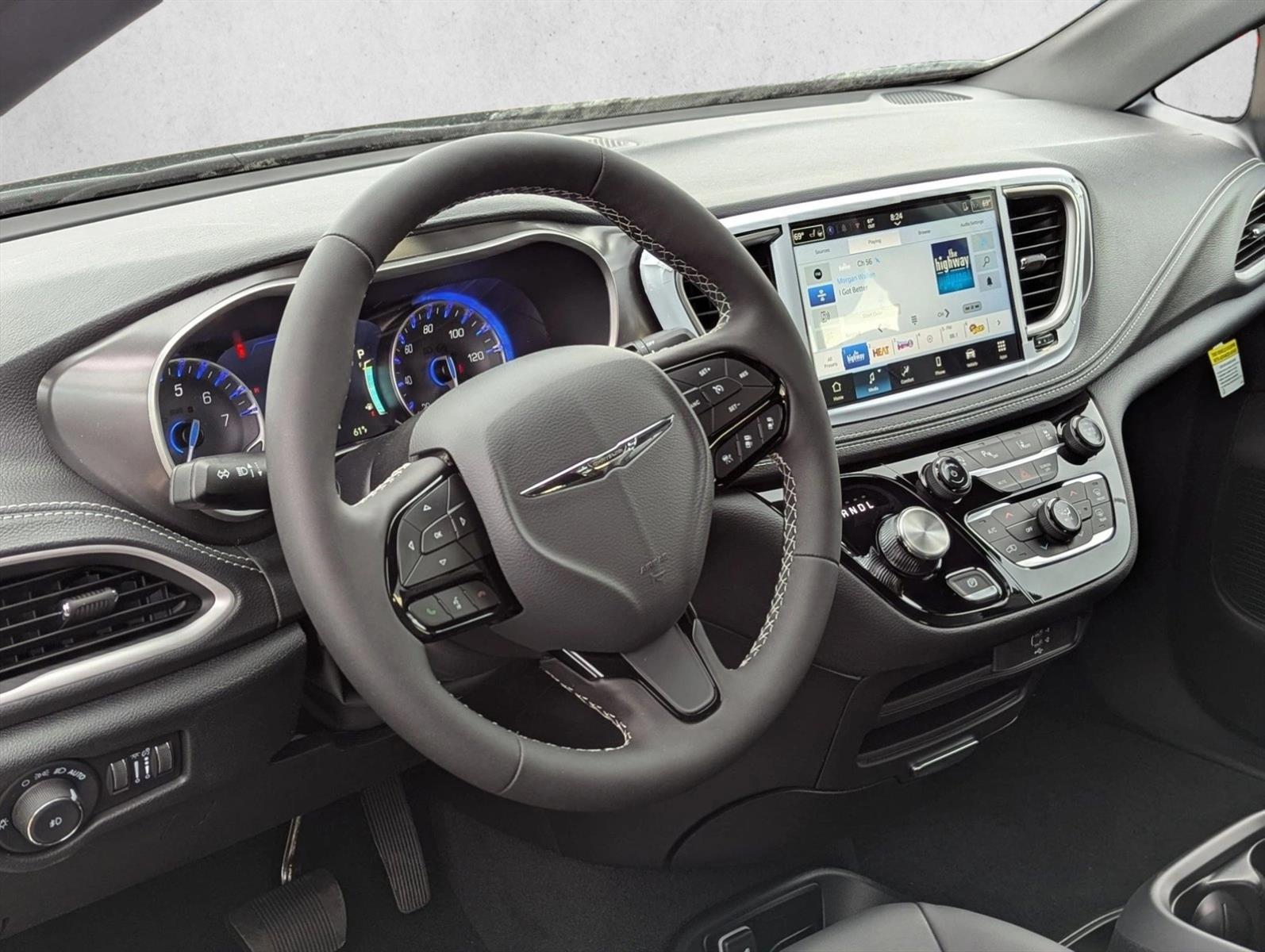 Thumbnail: 2026 Chrysler Pacifica - 3