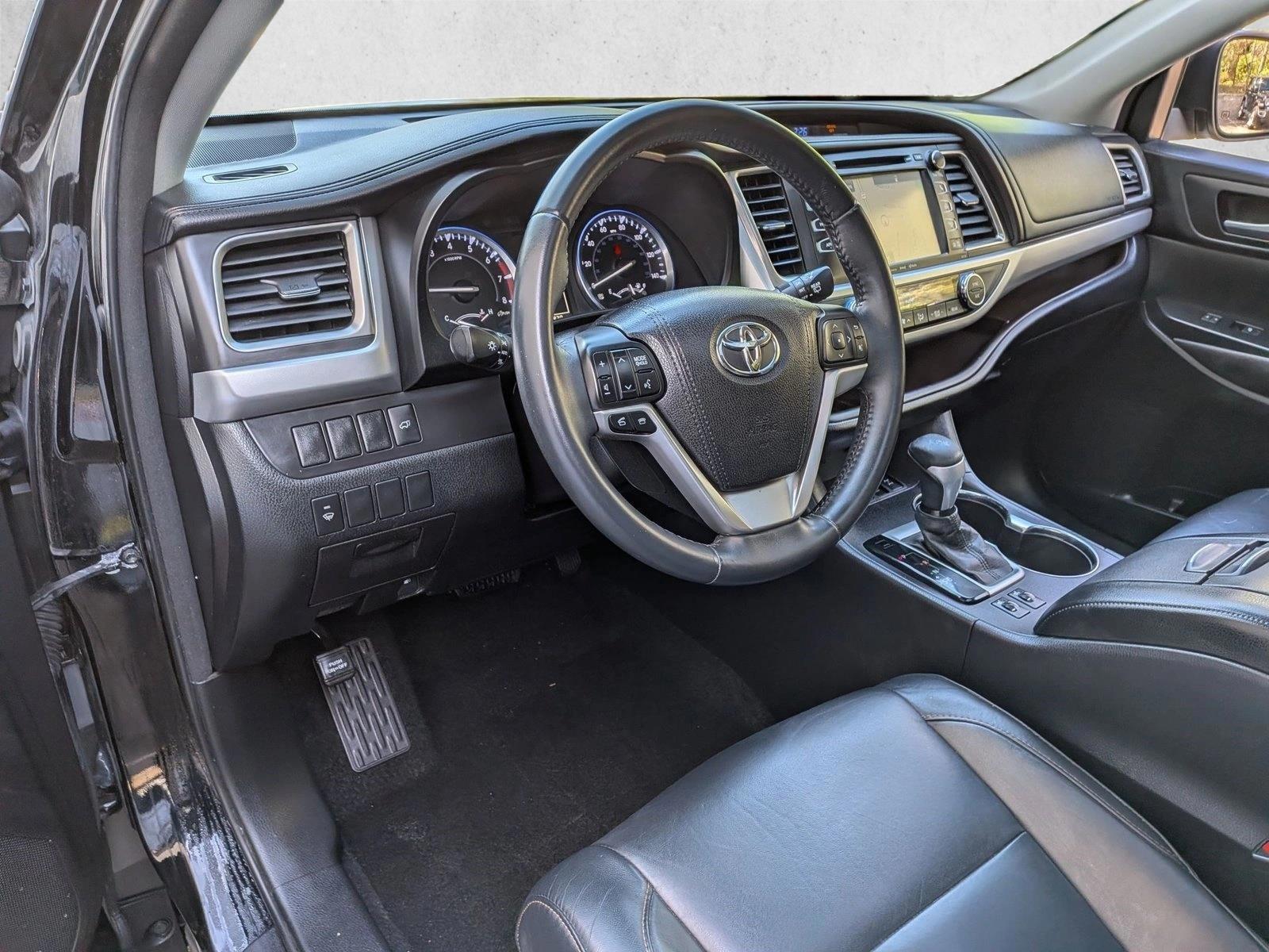 Thumbnail: 2016 Toyota Highlander - 3