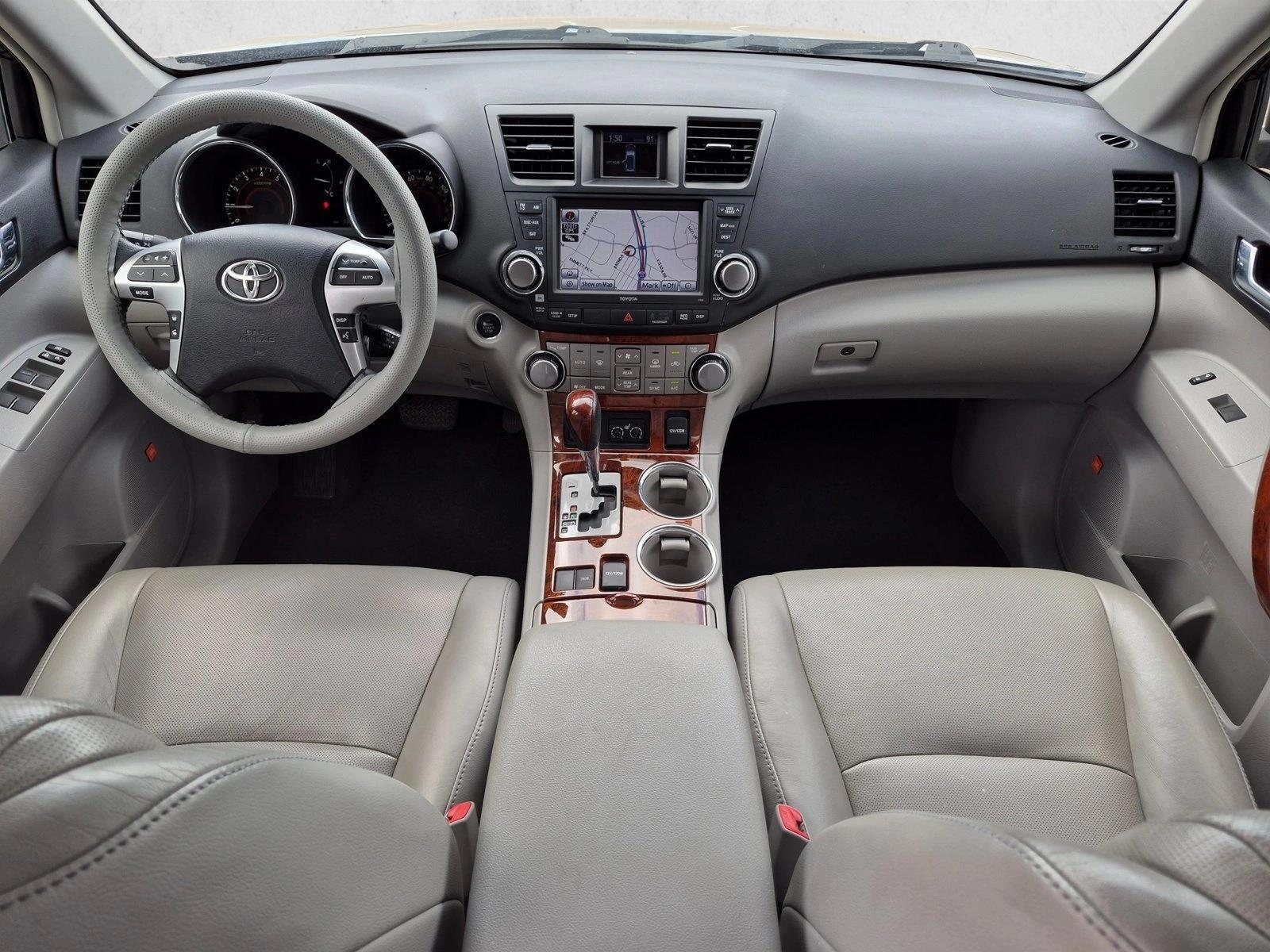 Thumbnail: 2012 Toyota Highlander - 4