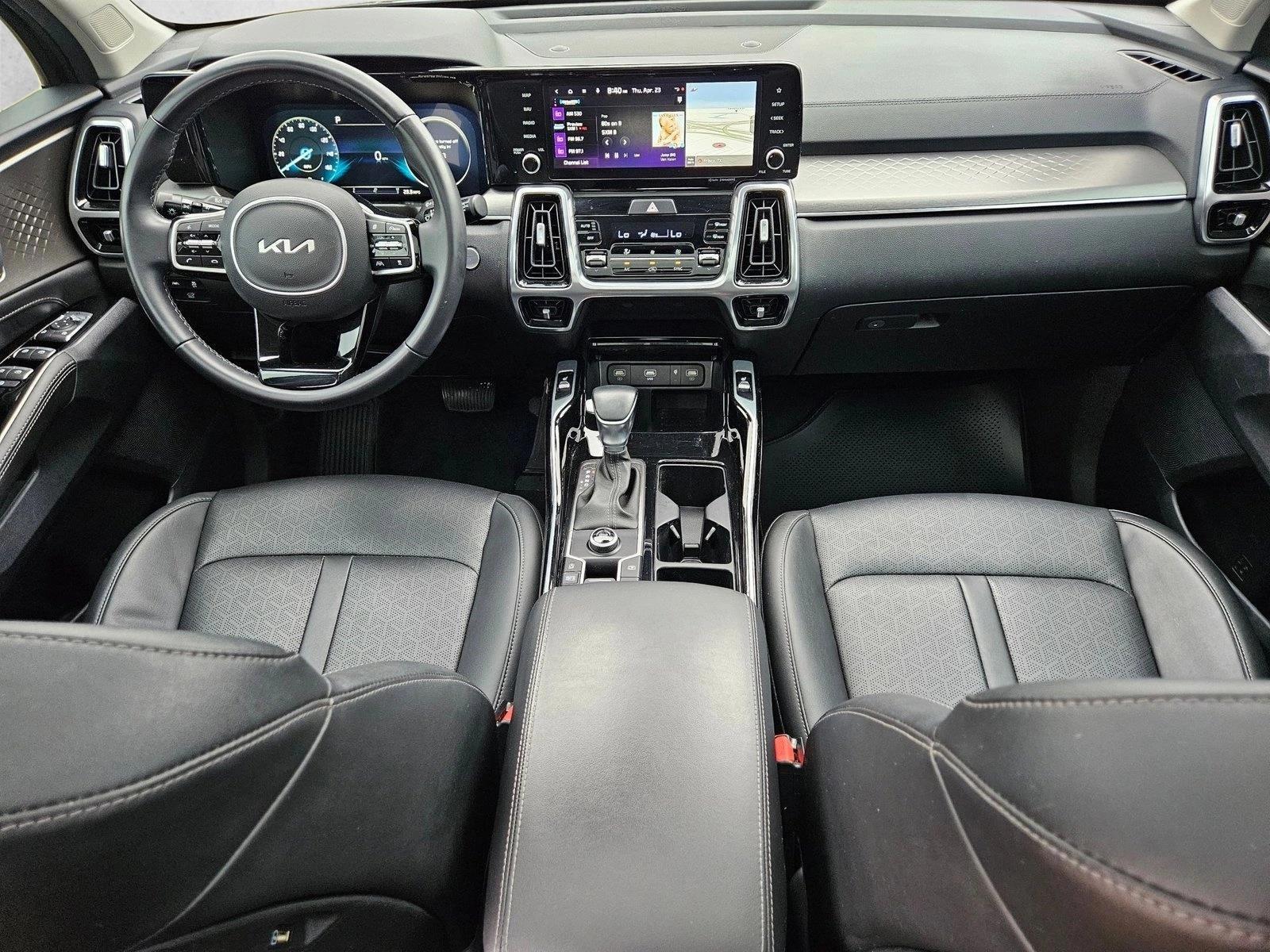 Thumbnail: 2023 Kia Sorento - 4