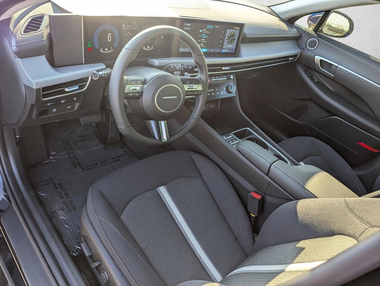 2025 Hyundai Sonata Hybrid SEL - Photo 3