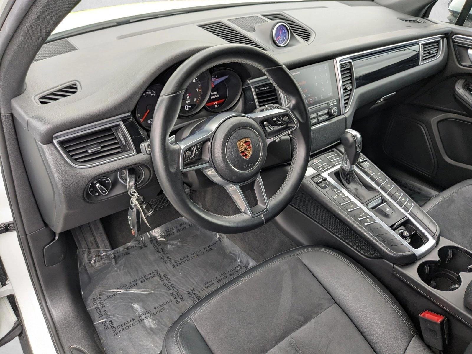 Thumbnail: 2017 Porsche Macan - 3