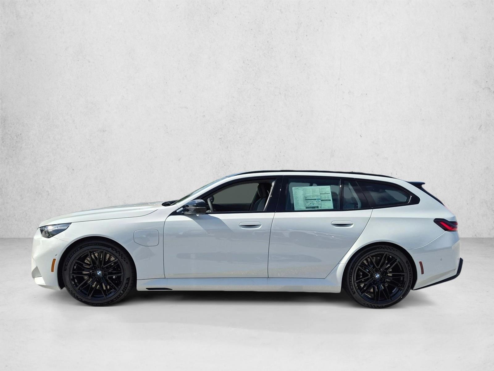 Thumbnail: 2027 BMW M5 - 2