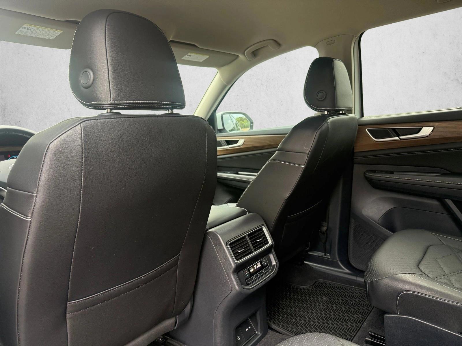 2024 Volkswagen Atlas SE w/Tech - Photo 19
