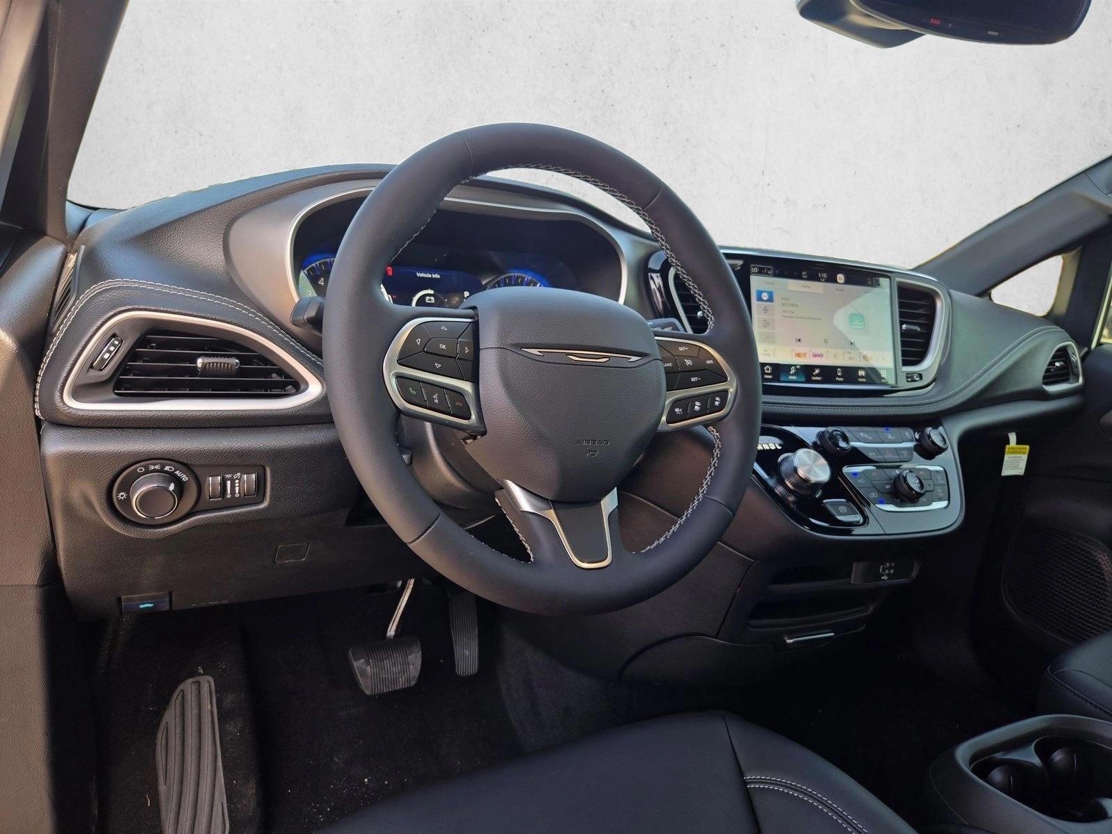 Thumbnail: 2027 Chrysler Pacifica - 3