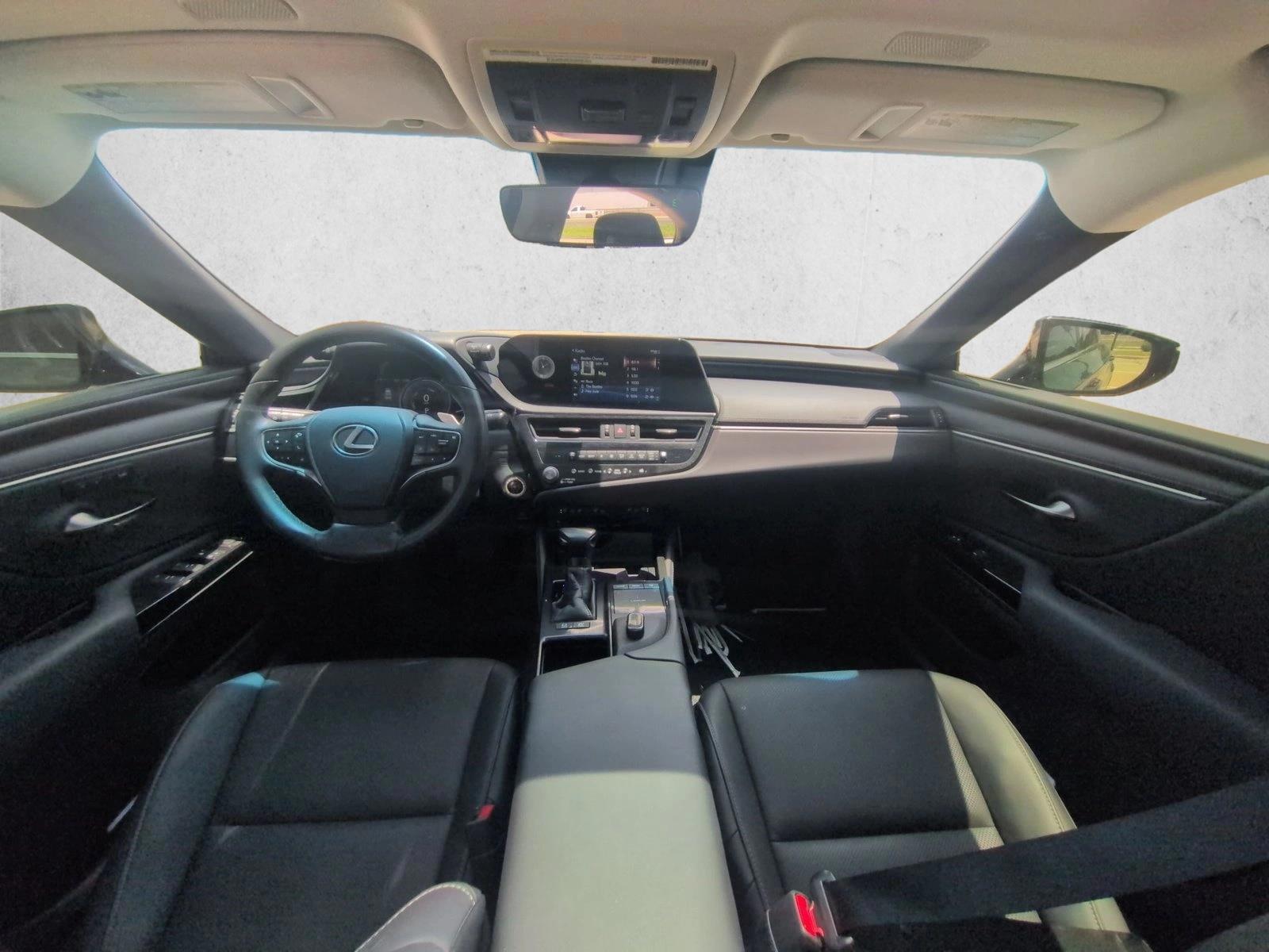 Thumbnail: 2022 Lexus ES - 3