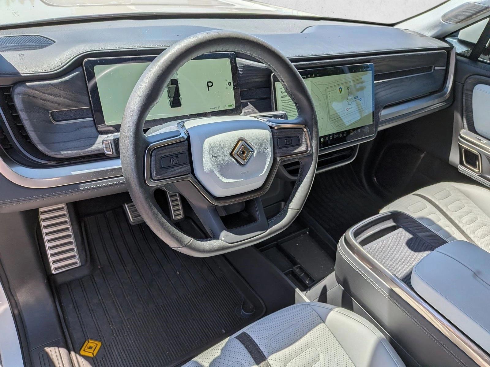 Thumbnail: 2023 Rivian R1S - 3
